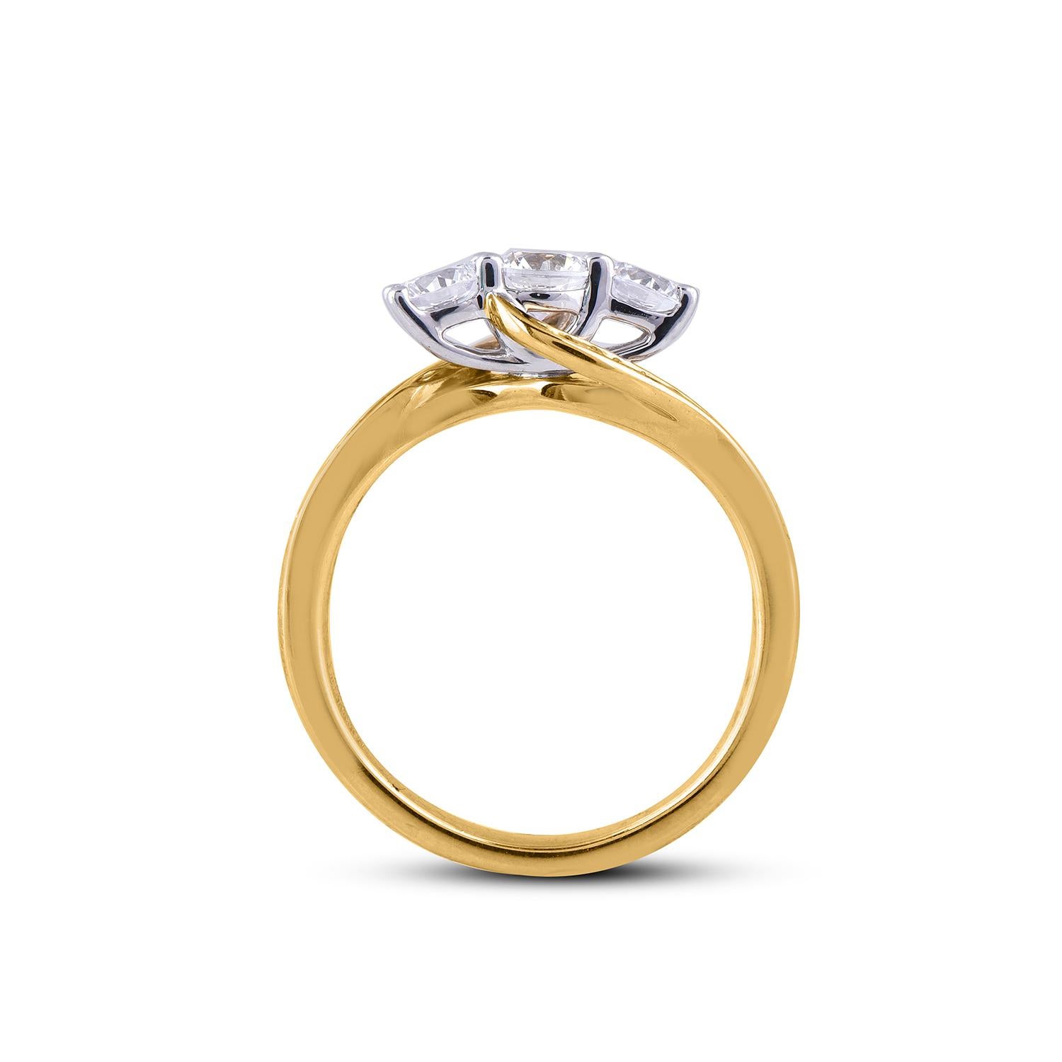 Round Cut TJD 1.00 Carat 3 Stone Round Diamond 18 Karat Yellow Gold Fashion Ring For Sale
