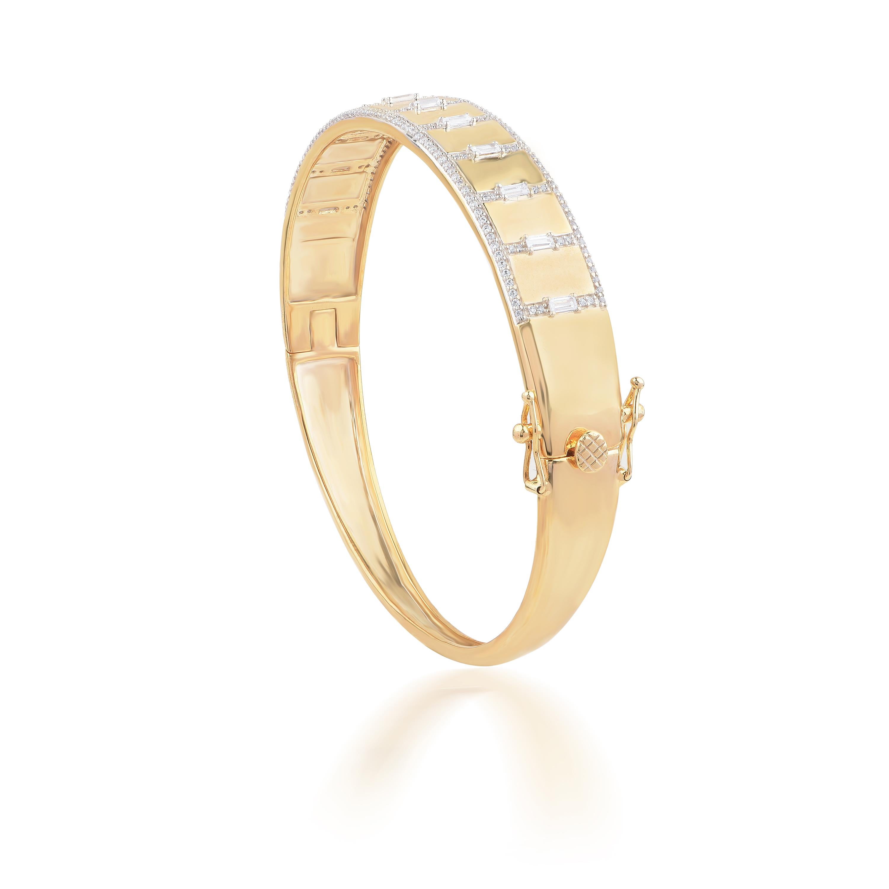 Contemporary TJD 1.00 Carat Round and Baguette 18 Karat Yellow Gold Hinged Border Bangle For Sale
