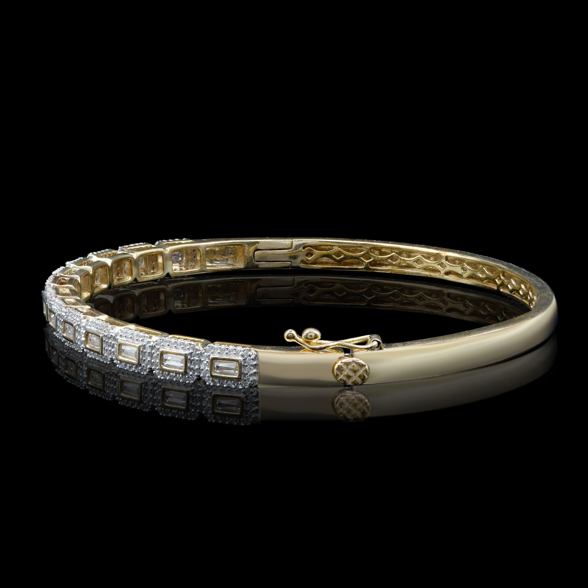 Round Cut TJD 1.00 Carat Alternating Round and Baguette Diamond 18 K Yellow Gold Bangle For Sale
