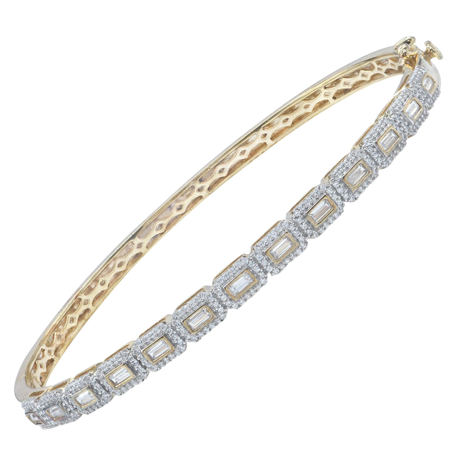TJD 1.00 Carat Alternating Round and Baguette Diamond 18 K Yellow Gold Bangle For Sale
