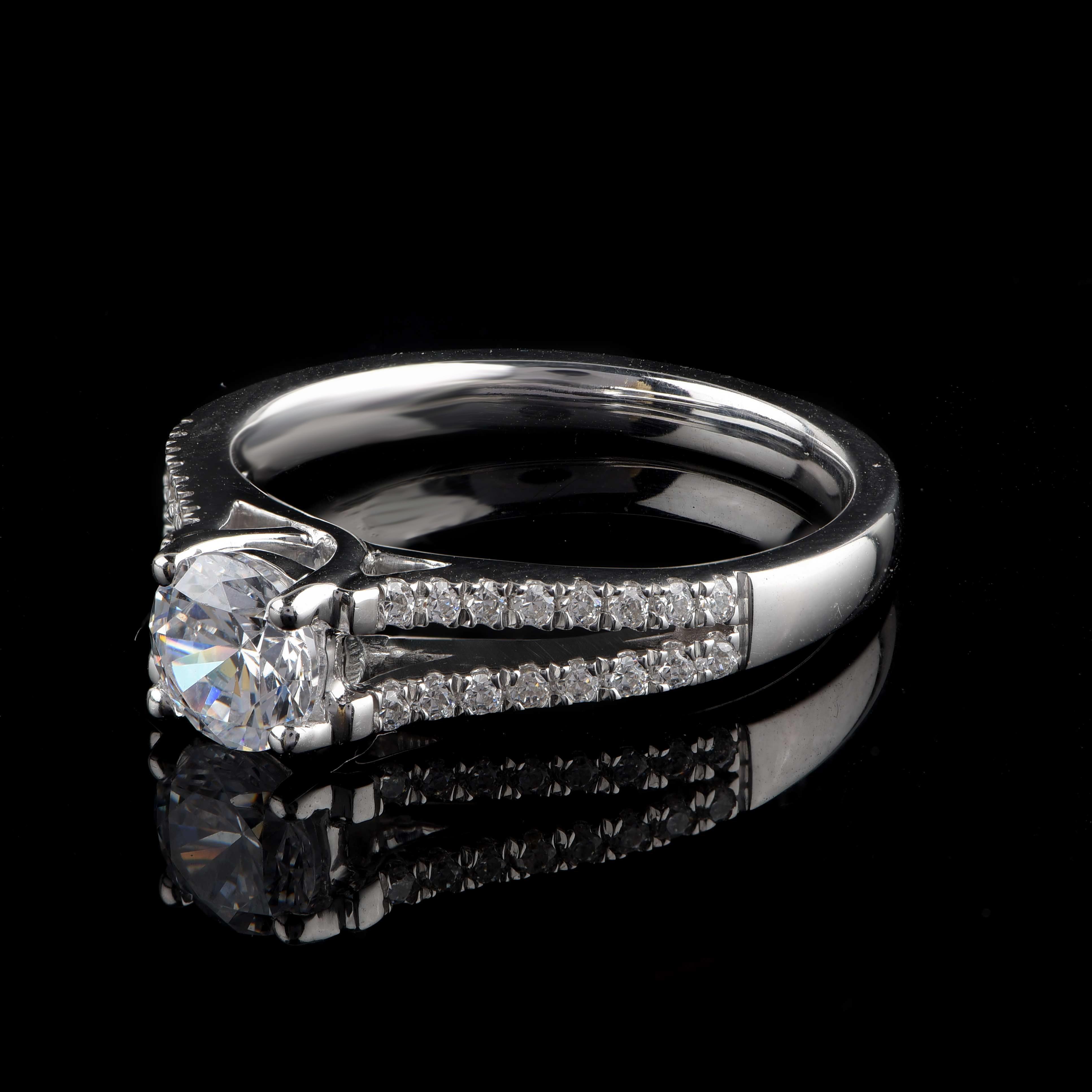 Modern TJD GIA Certified 1.00 Carat Diamond 18 K White Gold Split Shank Engagement Ring For Sale
