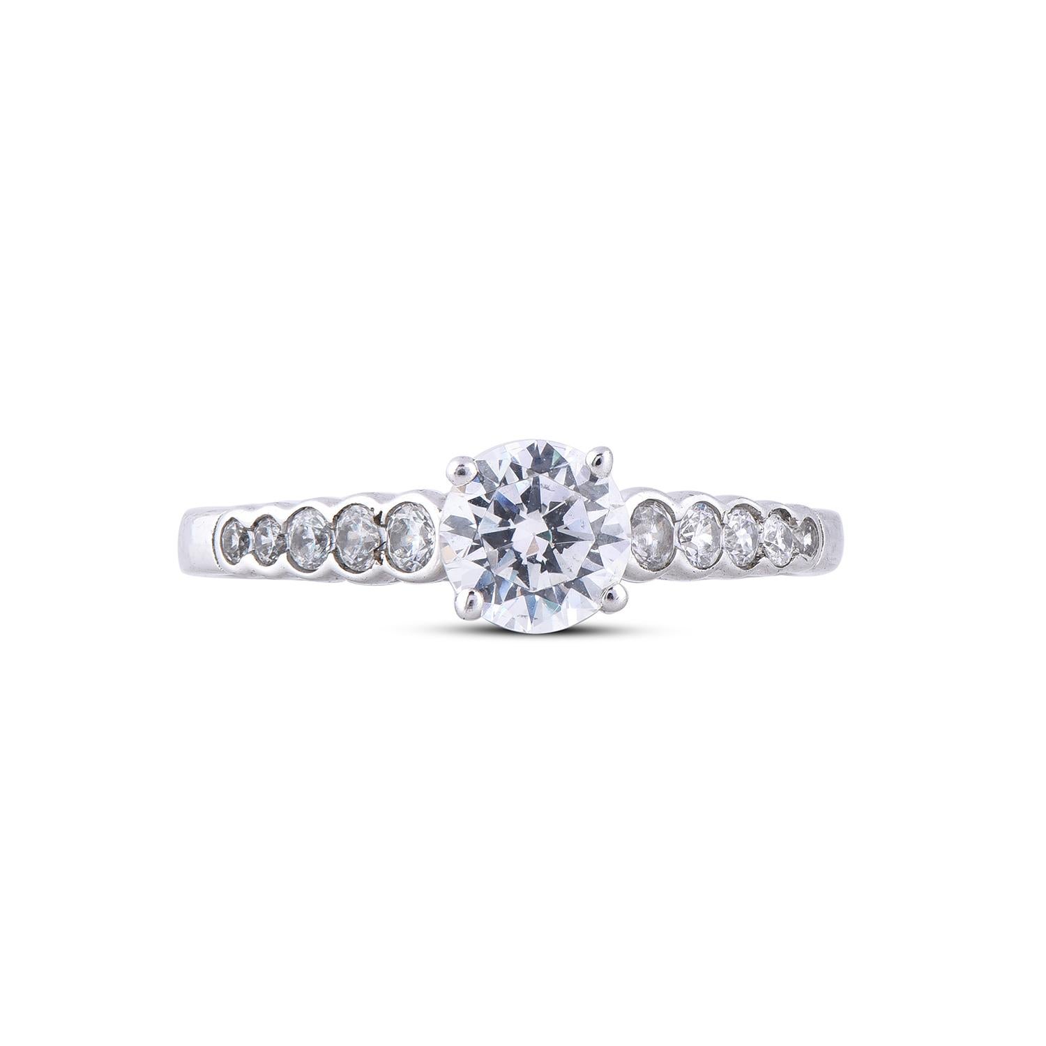 TJD 1.00 Carat Round 18 Karat White Gold Solitaire with Shoulders Stones Ring In New Condition For Sale In New York, NY