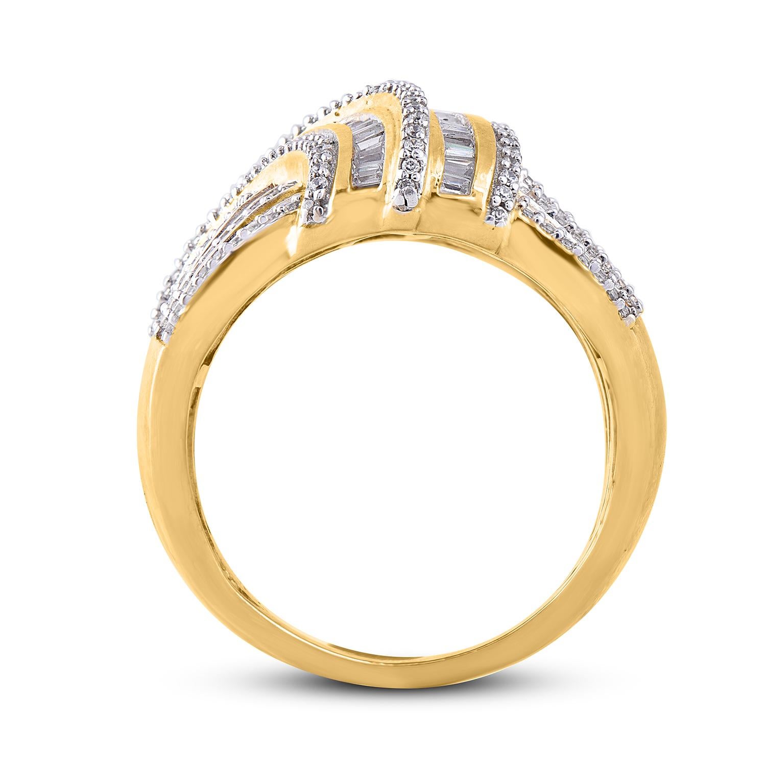 TJD 1.00 Carat Natural Round & Baguette Diamond 14 Karat Yellow Gold Band Ring In New Condition For Sale In New York, NY