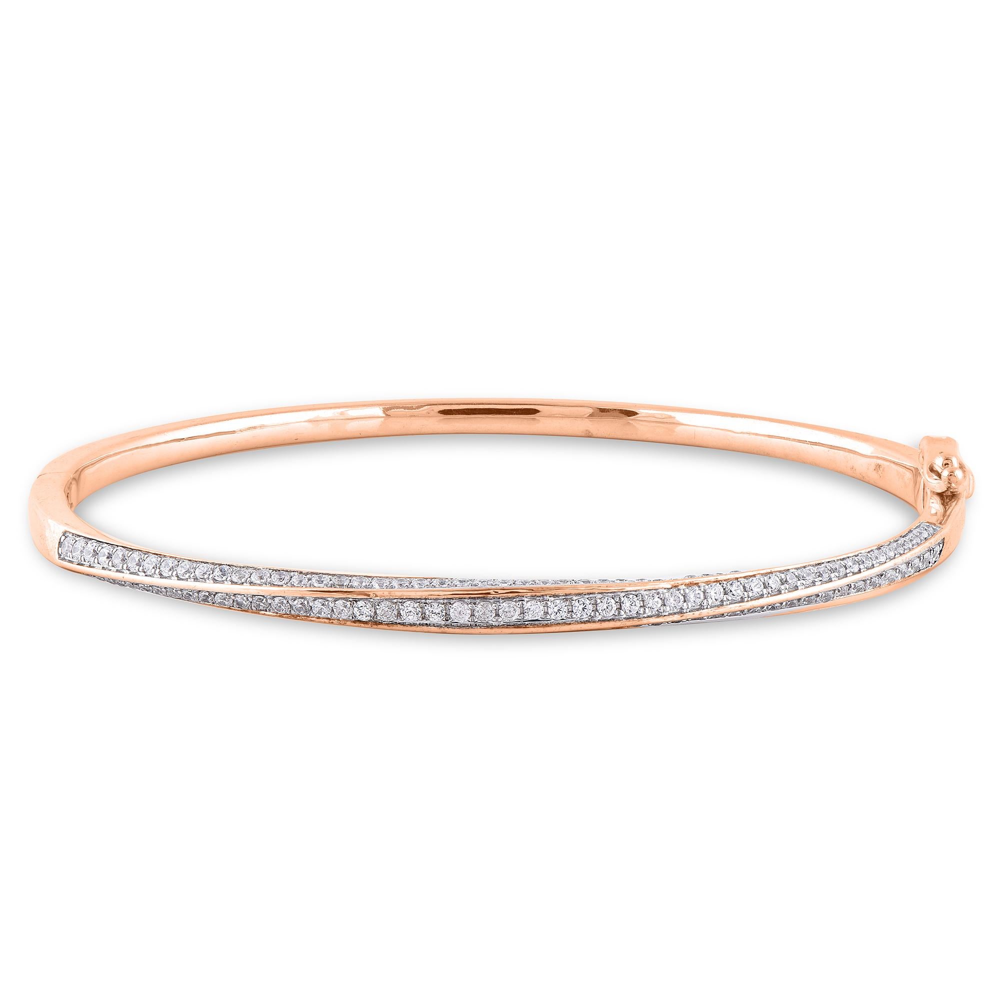 Grazioso ed elegante, questo anello tempestato di diamanti è perfetto per il tuo ensemble da sera. Realizzato dai nostri abili artigiani in oro rosa 14 carati e tempestato di 127 diamanti rotondi a taglio brillante incastonati in un'incastonatura a