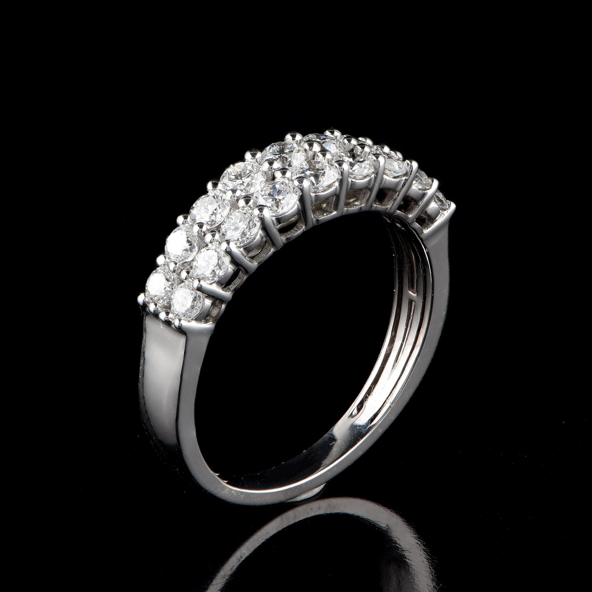 Taglio rotondo TJD Anello con diamante rotondo da 1,00 carati in oro bianco 18 carati, con doppia fila di diamanti incastonati in vendita