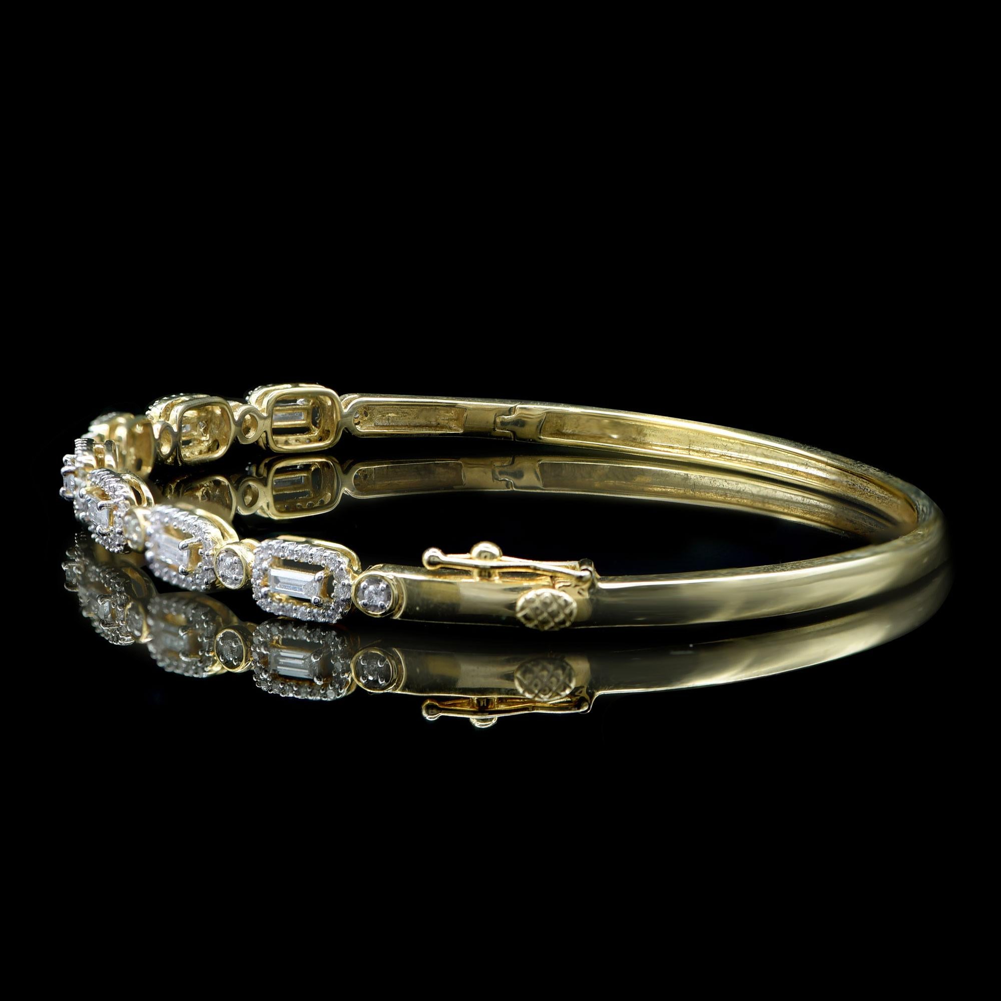 Contemporary TJD 1.00 Carat Alternating Round and Baguette Diamond 18 K Yellow Gold Bangle For Sale