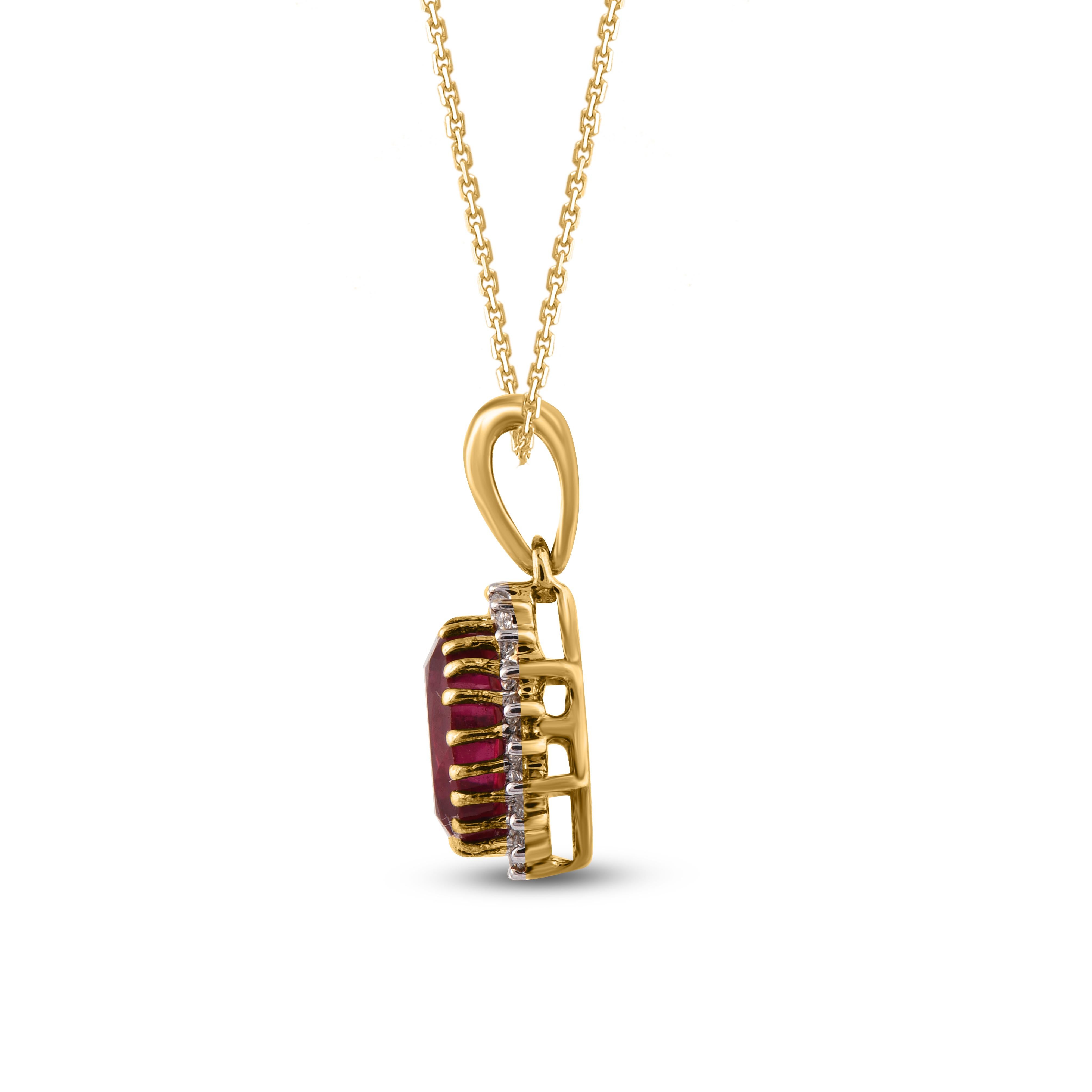 Simple et élégant, ce magnifique pendentif est réalisé en or jaune 14 carats et présente 20 diamants blancs ronds taille unique et 1 rubis ovale en serti clos, de couleur H-I et de pureté I2, ainsi qu'une finition brillante.  de ce pendentif qui