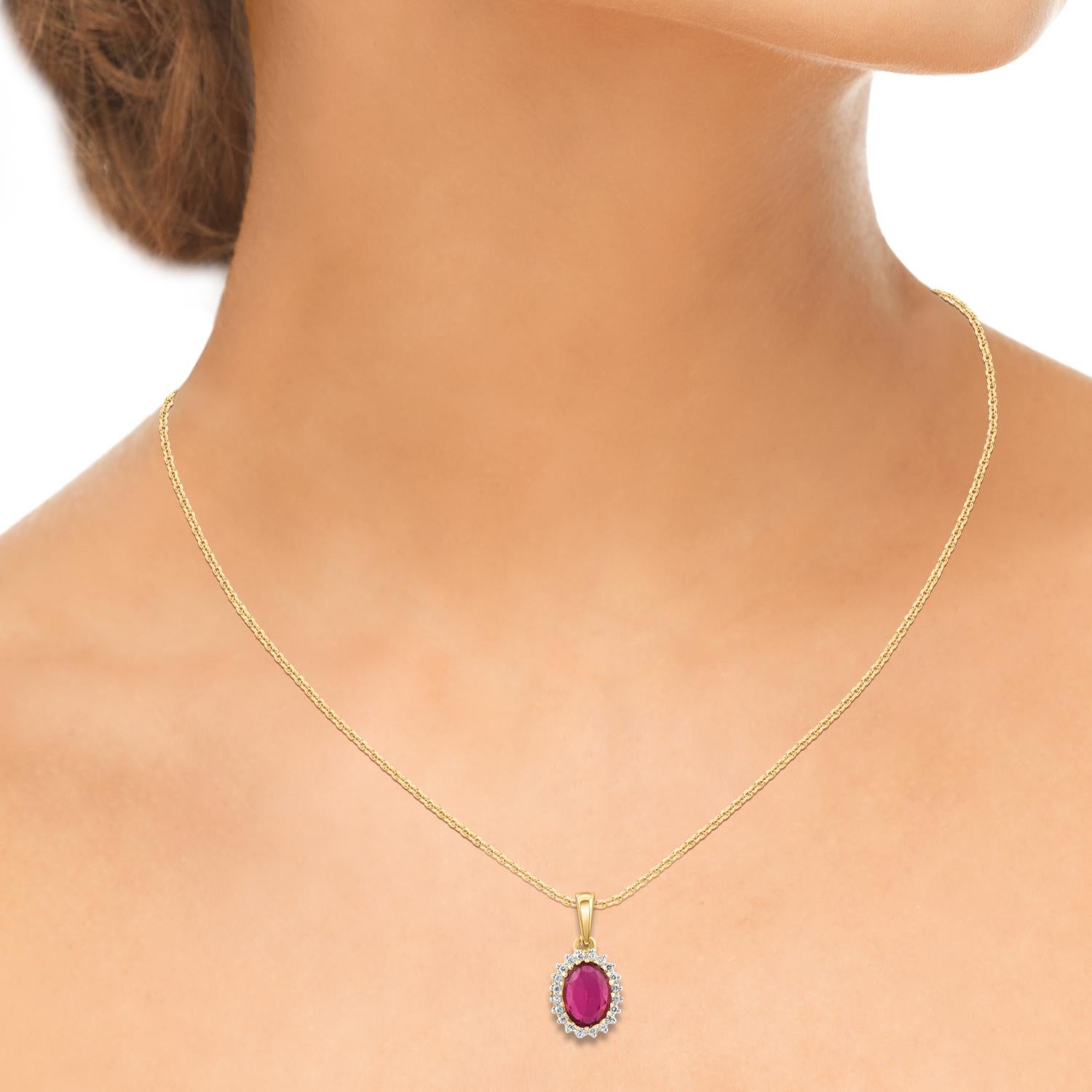 Taille ovale Collier pendentif halo en or jaune 14 carats avec diamants de 1,10 carat et rubis ovale TJD en vente