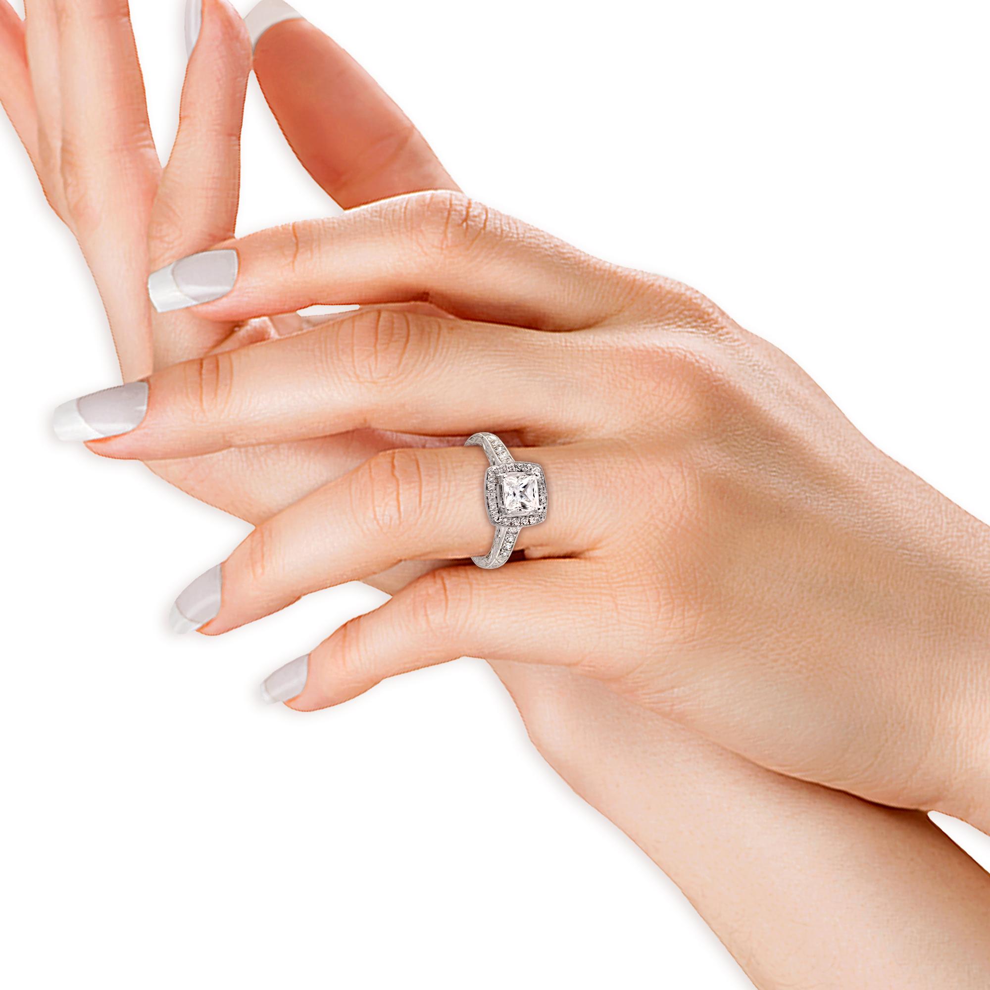TJD 1,12 Karat Diamant im Rund- und Prinzessinnenschliff 18K Weißgold Halo Verlobungsring im Zustand „Neu“ im Angebot in New York, NY