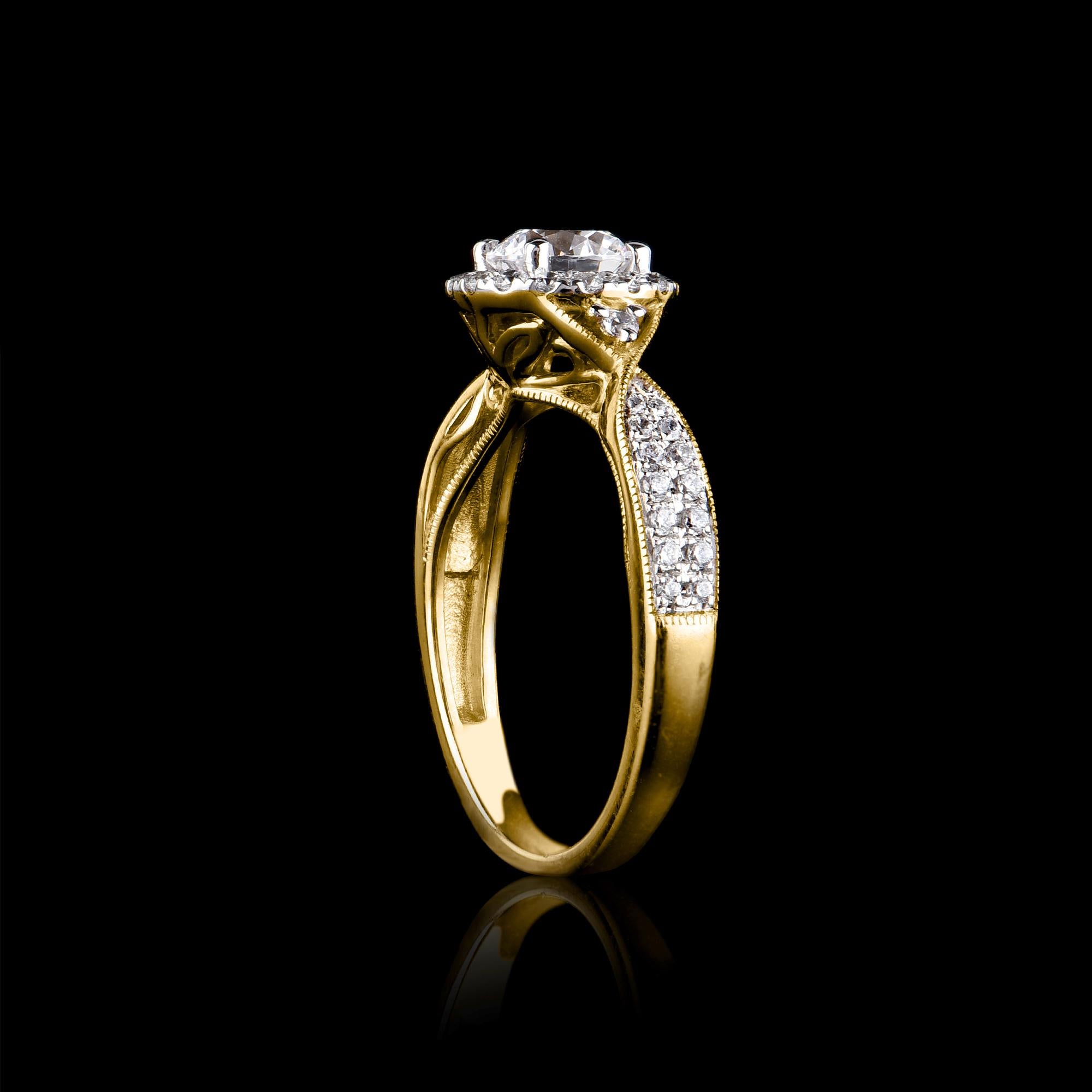 Cette bague de fiançailles en or jaune 18 carats est composée d'une pierre centrale de 0,80 ct, d'un cadre et d'une tige en diamant de 0,35 ct, le tout serti sur des micro-pointes et des pointes. Les diamants sont naturels, non traités et