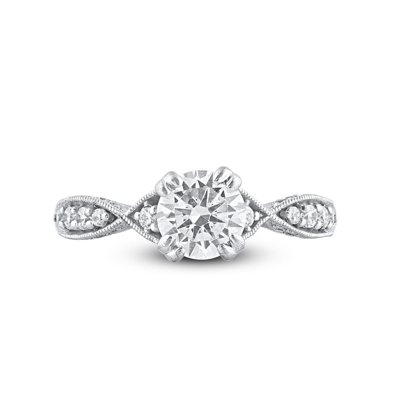 Exprimez votre amour pour elle de la manière la plus classique qui soit avec cette bague en diamant. Magnifiquement conçu par nos experts en or blanc 14 carats et orné de 33 diamants ronds de taille brillante et de taille unique, sertis à