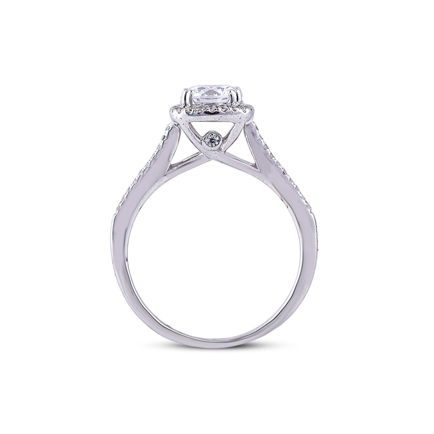 TJD Anello di fidanzamento a forma di cuscino con diamante rotondo da 1,35 carati in oro bianco 18 carati In condizioni Nuovo in vendita a New York, NY
