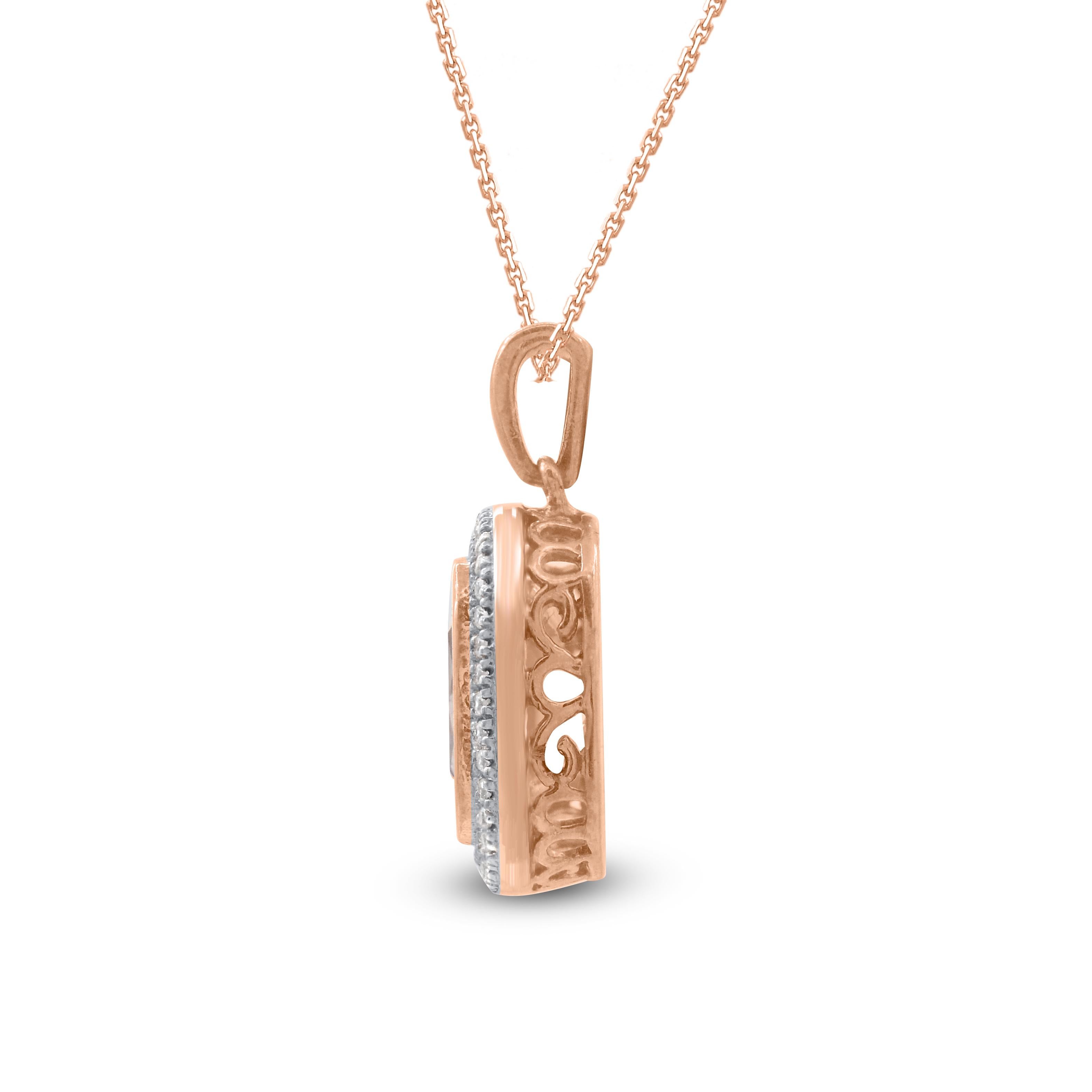 Porta il tuo look da pronto a radioso con questo classico pendente di morganite. Questa bellissima collana con pendente a forma di aureola è tempestata di 36 diamanti naturali a taglio singolo e di 1 morganite a taglio cuscino con incastonatura a