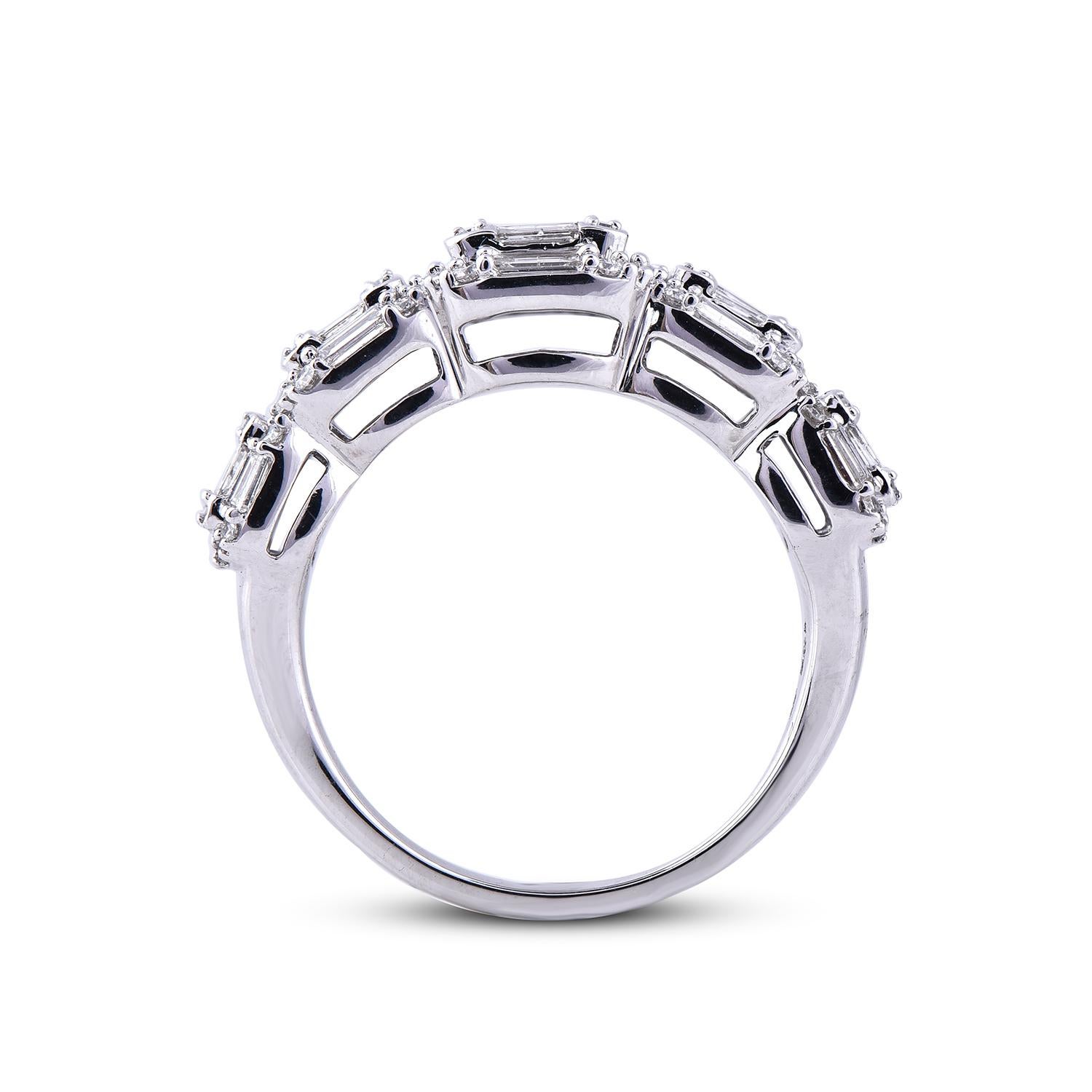 TJD 1,50 carati in oro bianco 14 KT Anello di fidanzamento con 5 pietre a grappolo baguette/rotondo in vendita 1