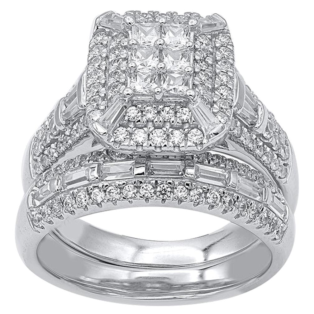 TJD 1 1/2 Carat Round, Baguette & Princess Cut Diamond 14K White Gold Bridal Set For Sale