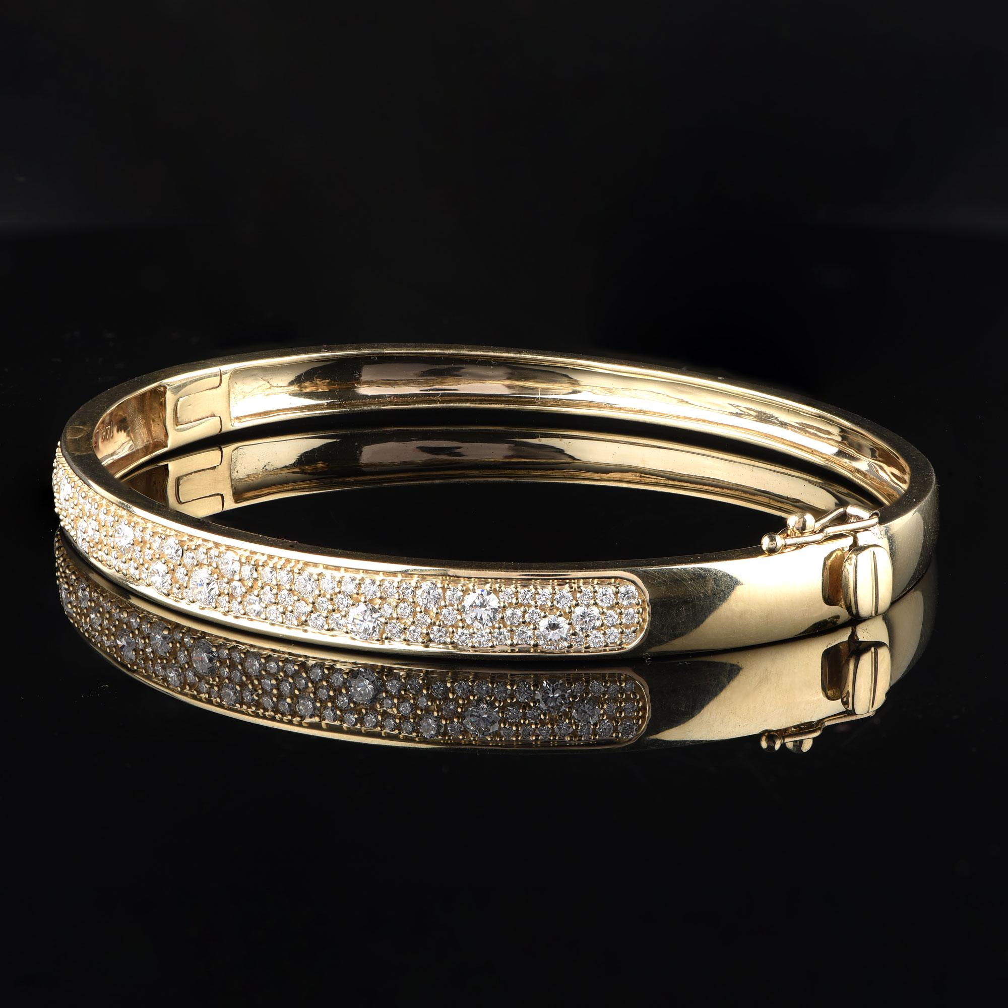 Contemporary TJD 1.50 Carat Scattered Diamond 14 Karat Yellow Gold Sparkling Bangle For Sale