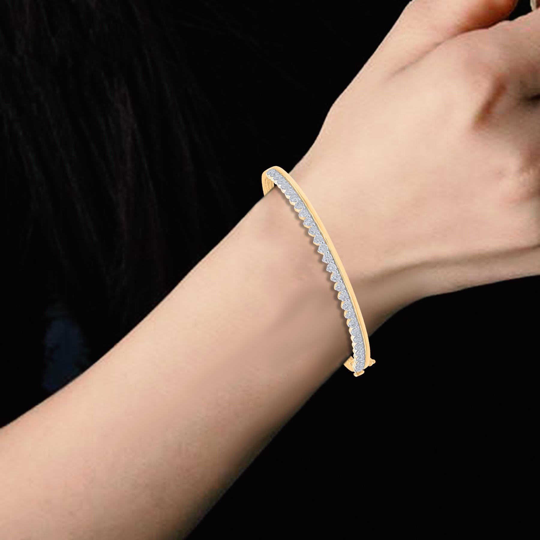 TJD 1.50 Carat Brilliant Cut Natural Diamond Bangle Bracelet 14 KT Yellow Gold In New Condition For Sale In New York, NY