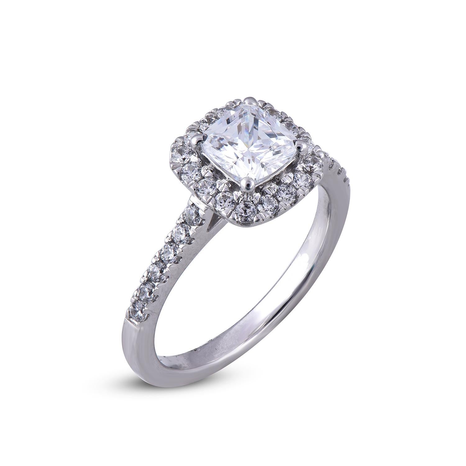 Dieser Ring ist besetzt mit 1,00ct von  Cushion und 0,50ct von 28 runden Diamanten elegant in Zackenfassung gefasst und von unseren Experten in 18 Karat Weißgold gefertigt, Diamanten sind G-H Farbe, SI1-2 Klarheit. Dies ist ein perfektes Geschenk