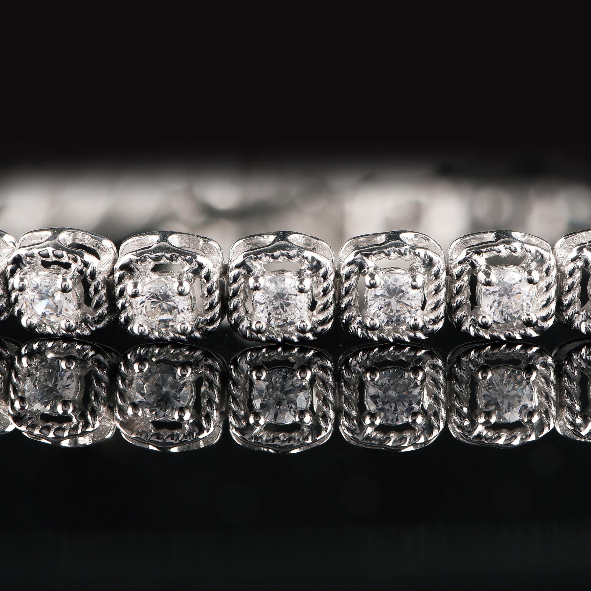 Contemporary TJD 1.50 Carat Diamond 18 Karat White Gold  Cushion Shape Tennis Bracelet For Sale