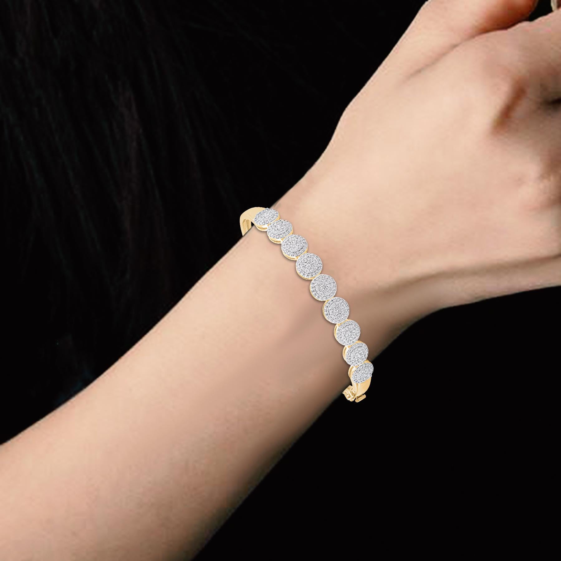 Taille ronde Bracelet jonc grappe en or jaune 14 carats avec diamants ronds naturels de 1,50 carat TJD en vente