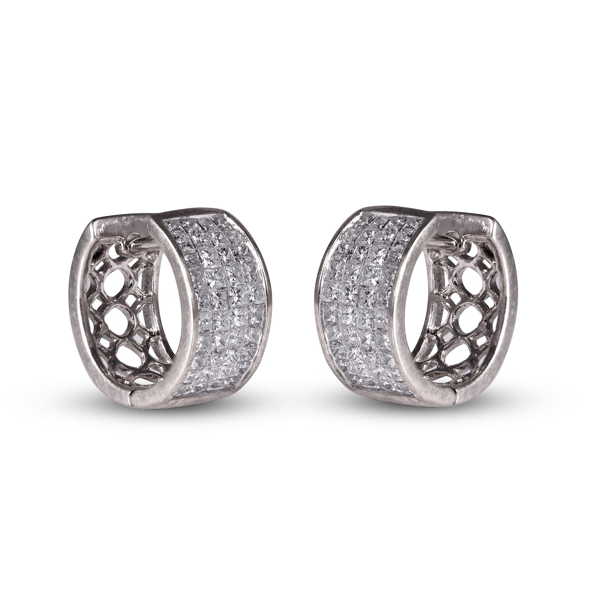 Taille princesse TJD Boucles d'oreilles Huggie en or blanc 14K avec diamant taille Princesse de 1,50 carat en vente