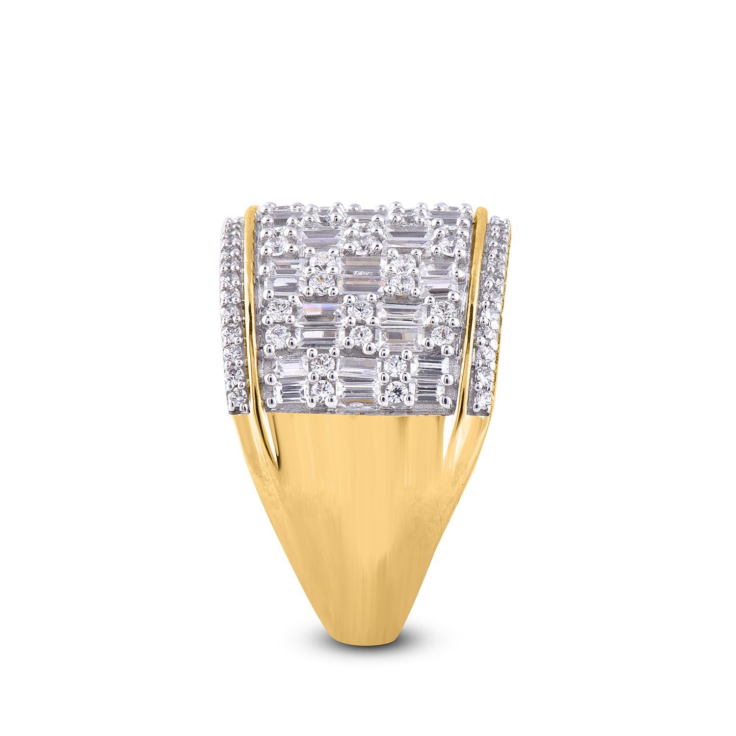 Bague large en or jaune 14 carats avec diamants ronds et baguettes TJD 1,50 carat Neuf - En vente à New York, NY