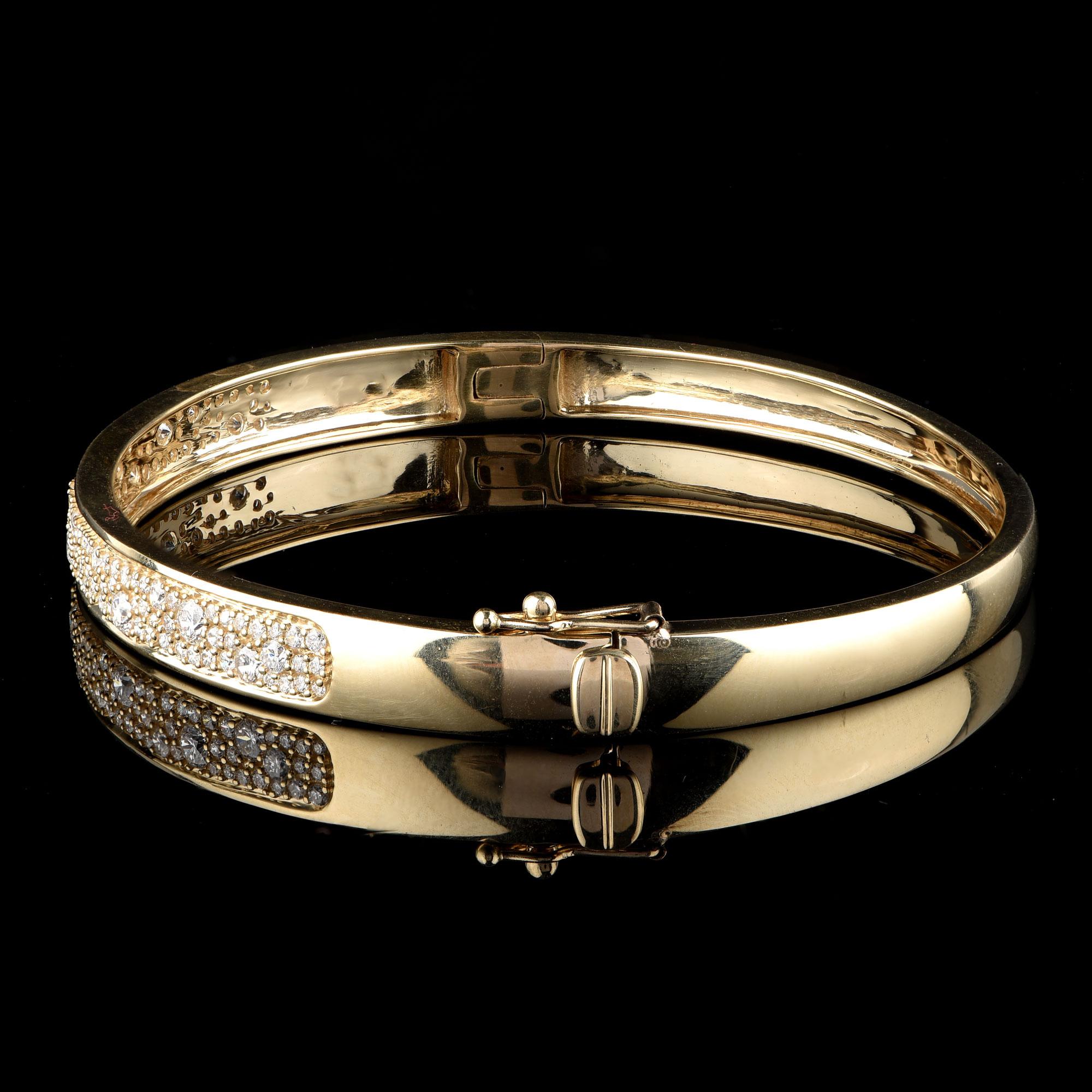 Bracelet jonc étincelant en or jaune 14 carats avec diamants éparpillés de 1,50 carat TJD Neuf - En vente à New York, NY