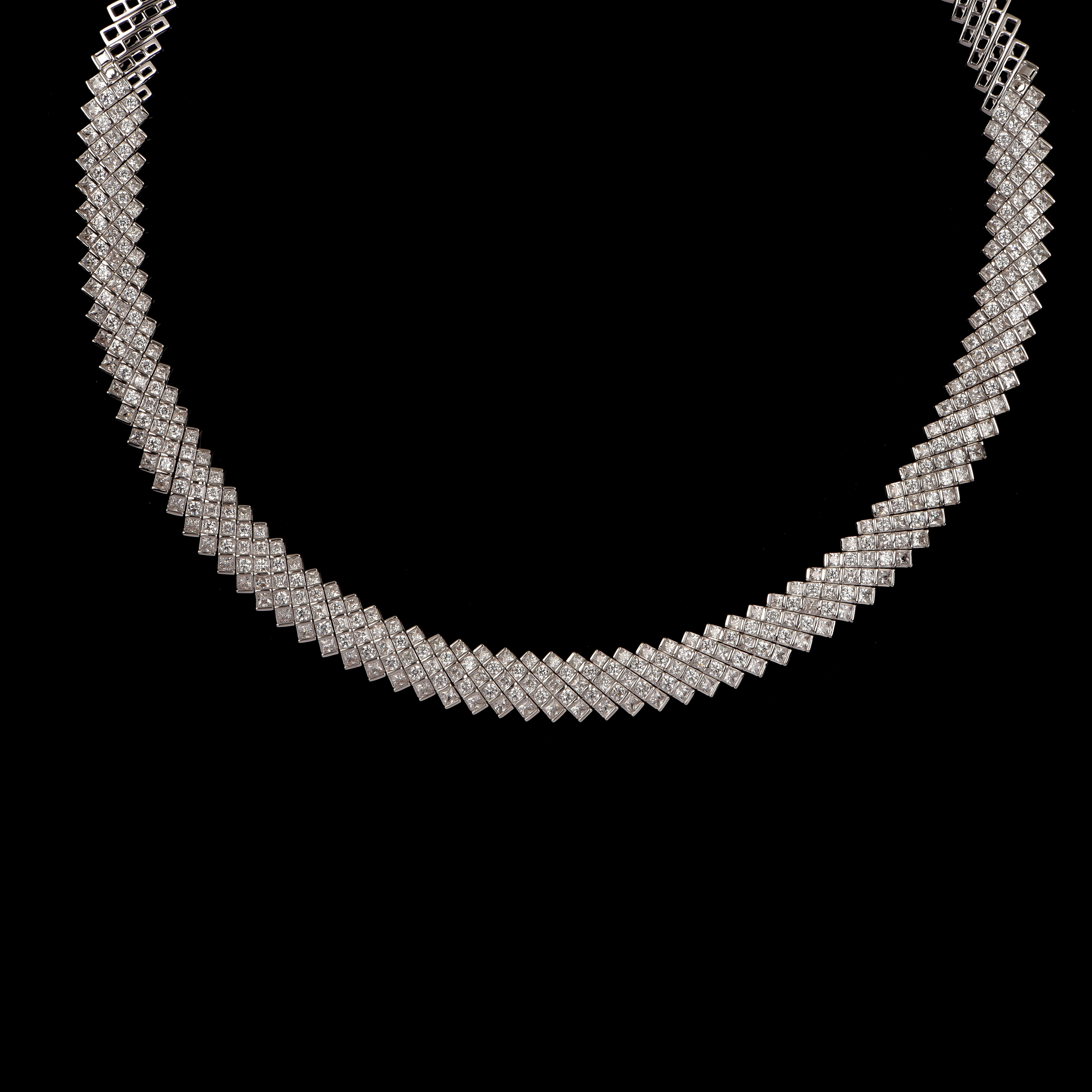Modern TJD 15.00 Carat Round and Princess Cut Diamond 18 Karat White Gold Mesh Necklace For Sale