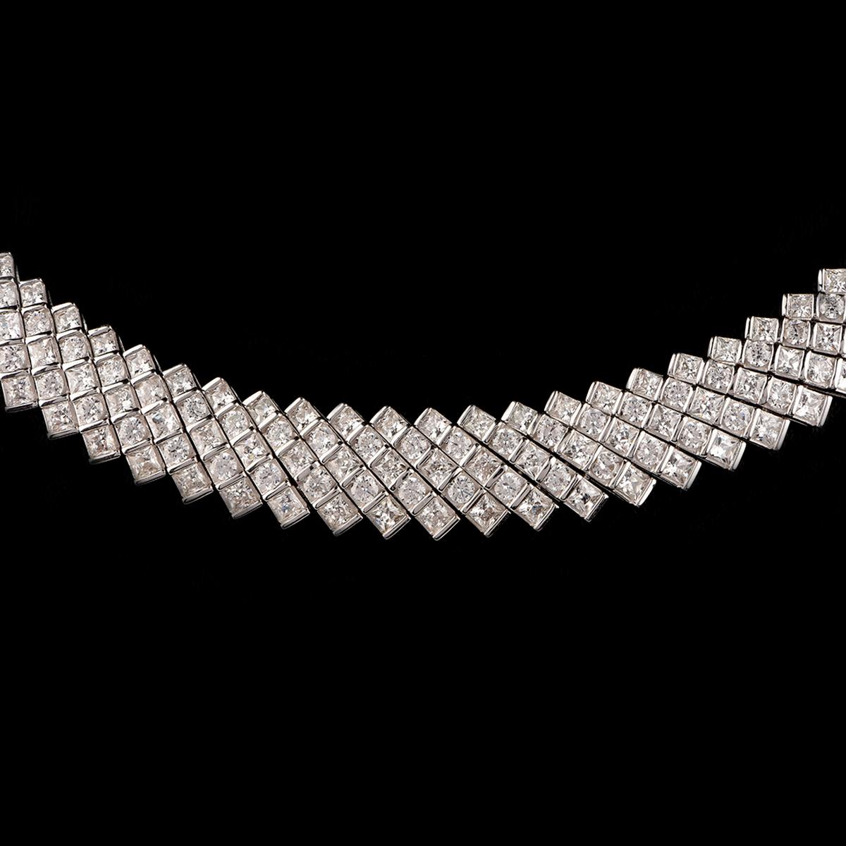 TJD 15.00 Carat Round and Princess Cut Diamond 18 Karat White Gold Mesh Necklace In New Condition For Sale In New York, NY