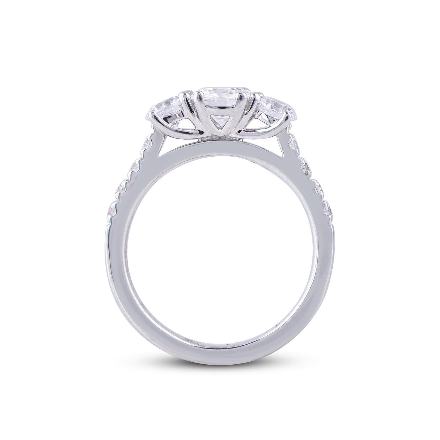 TJD 1.70 Carat 18 Karat white Gold Diamond 3 Stone Bridal Engagement Ring In New Condition For Sale In New York, NY
