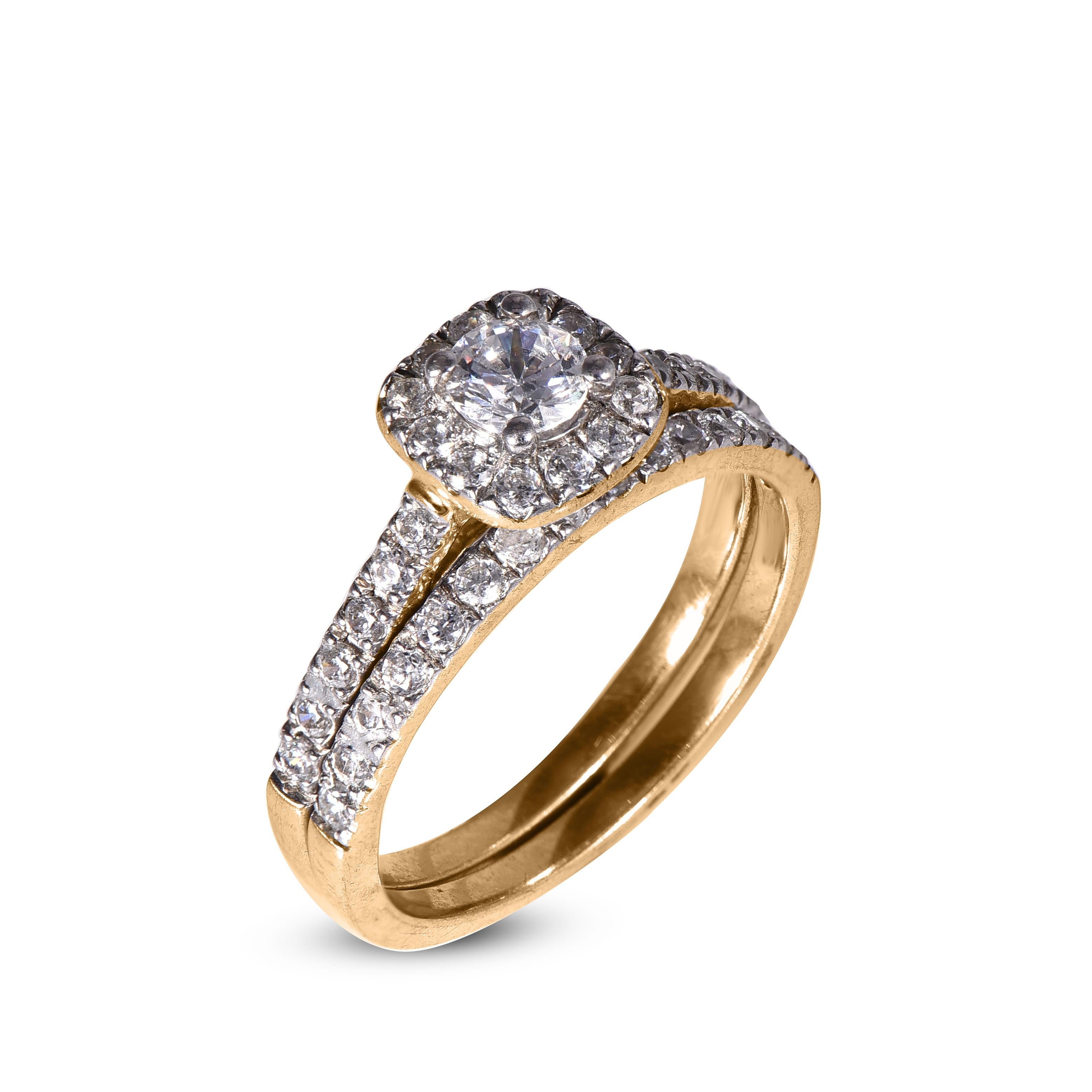 Exquise bague de mariage en or jaune 18KT avec une pierre centrale de 0,33 ct et un anneau de fiançailles avec une monture en diamant de 0,67 ct. Faite de 43 diamants ronds et brillants en serti clos, de couleur G-H et de pureté SI1-2 en finition