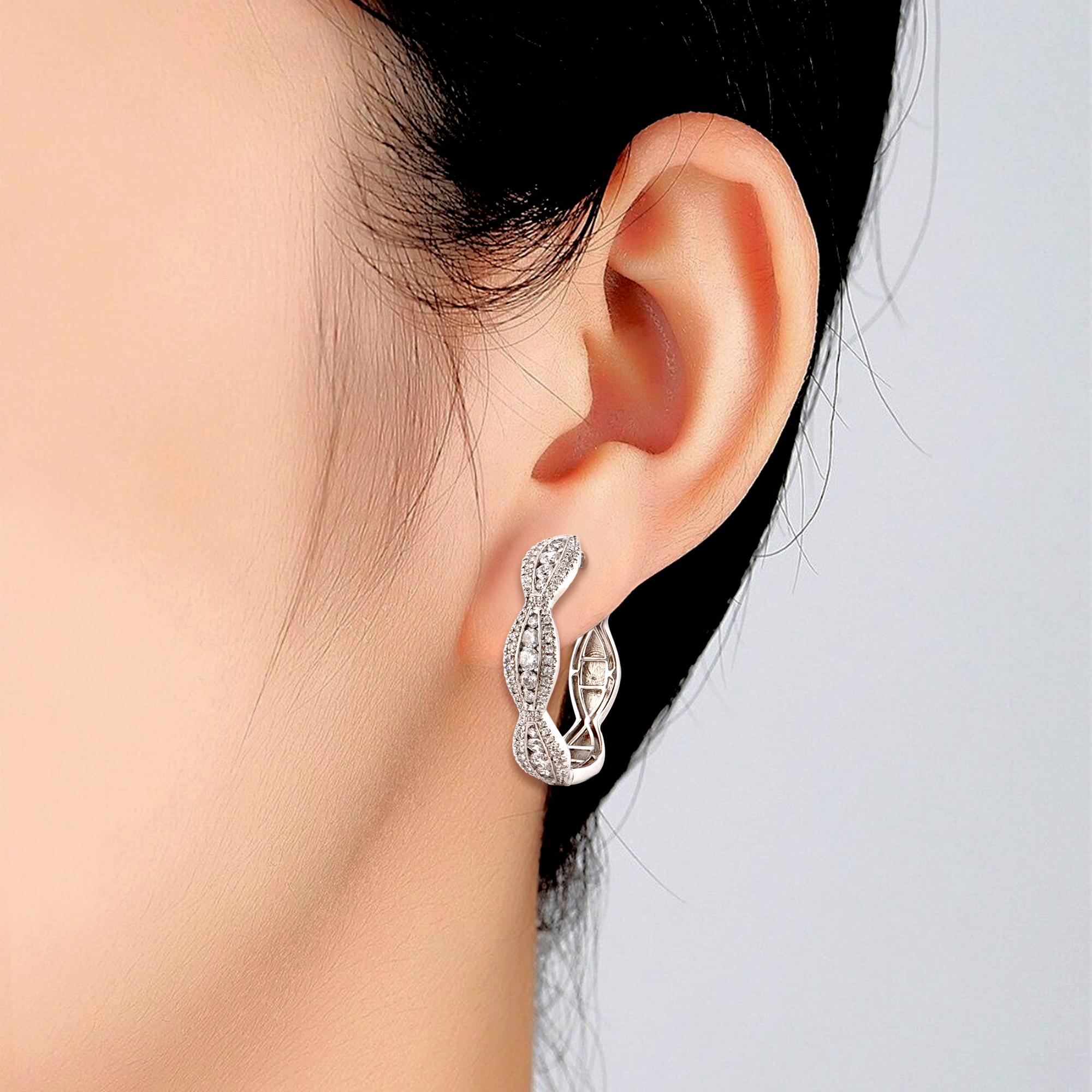 Donna TJD Orecchini a cerchio con diamante rotondo da 2 carati in oro bianco 18KT con sezione a smerlo in vendita
