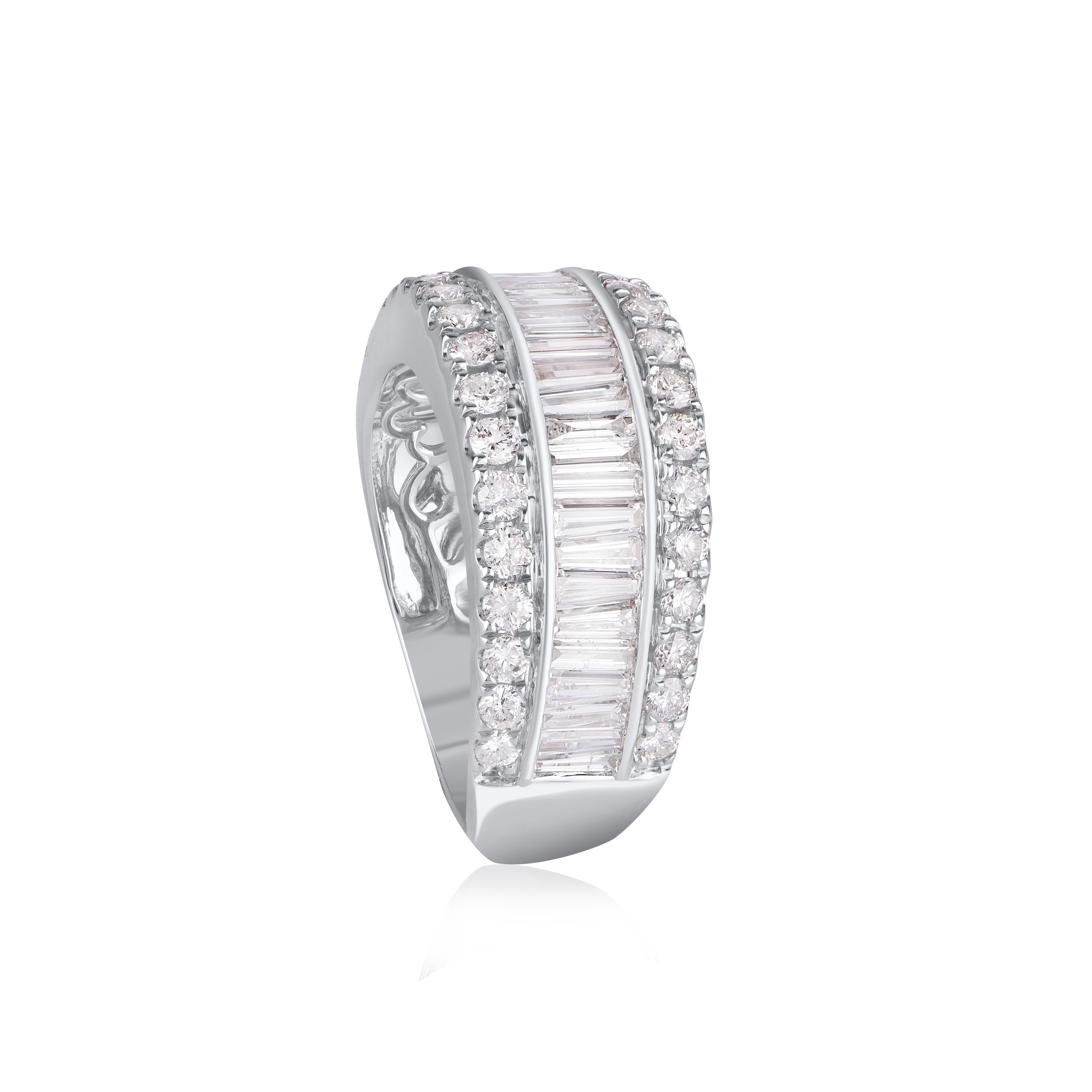 Contemporary TJD 2.0 Carat Round and Baguette Diamond 14 Karat White Gold Wedding Band Ring For Sale