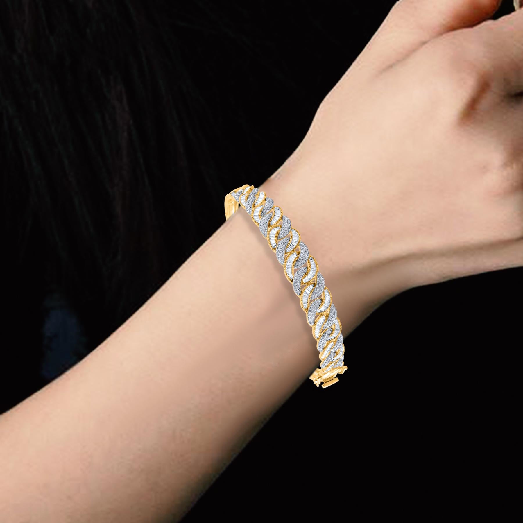 TJD 2,0 Karat runder & Baguette-Diamant-Armreif aus 14KT Gelbgold (Gemischter Schliff) im Angebot