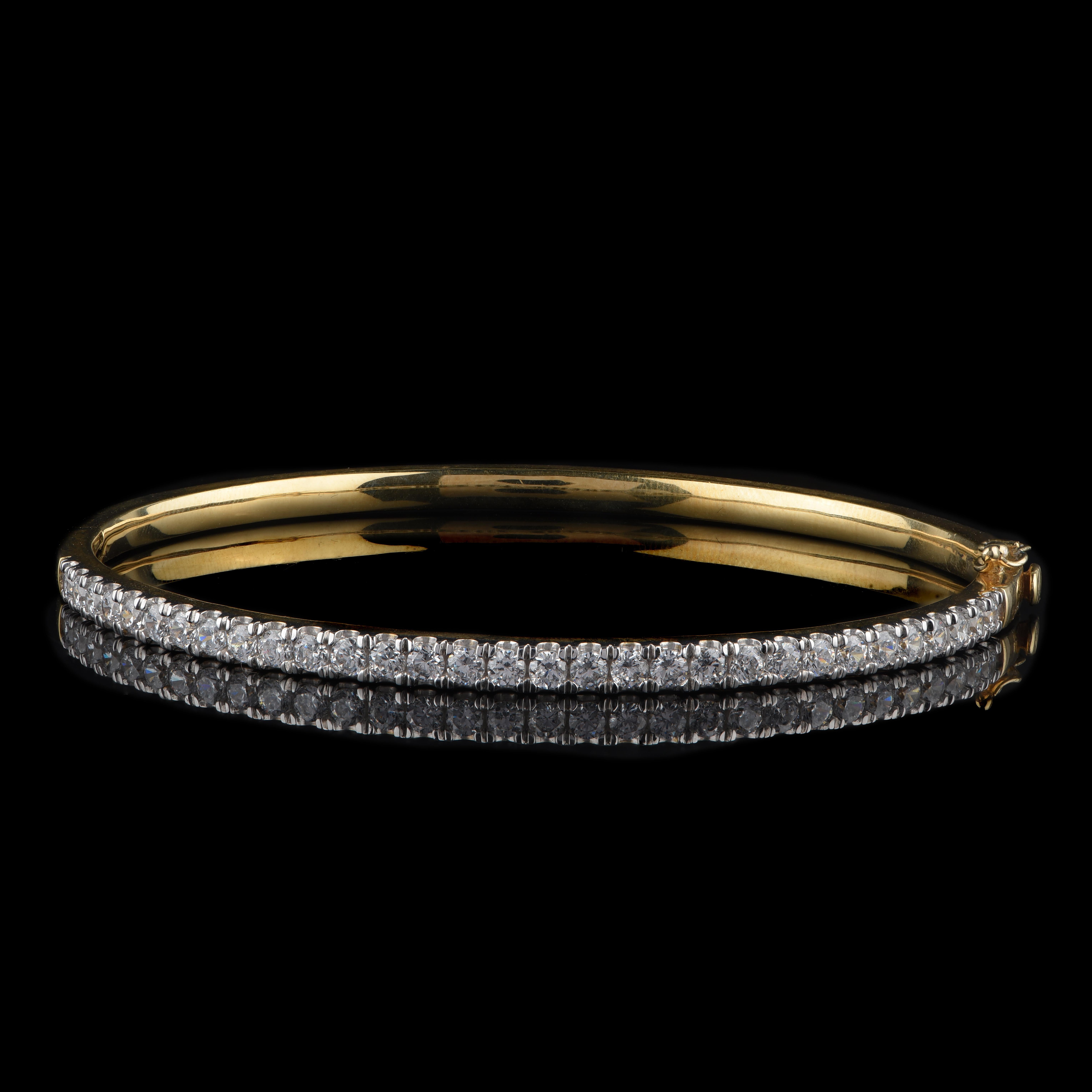Contemporary TJD 2.00 Carat Diamond 18 Karat Yellow Gold Micro Pave Setted Classic Bangle For Sale