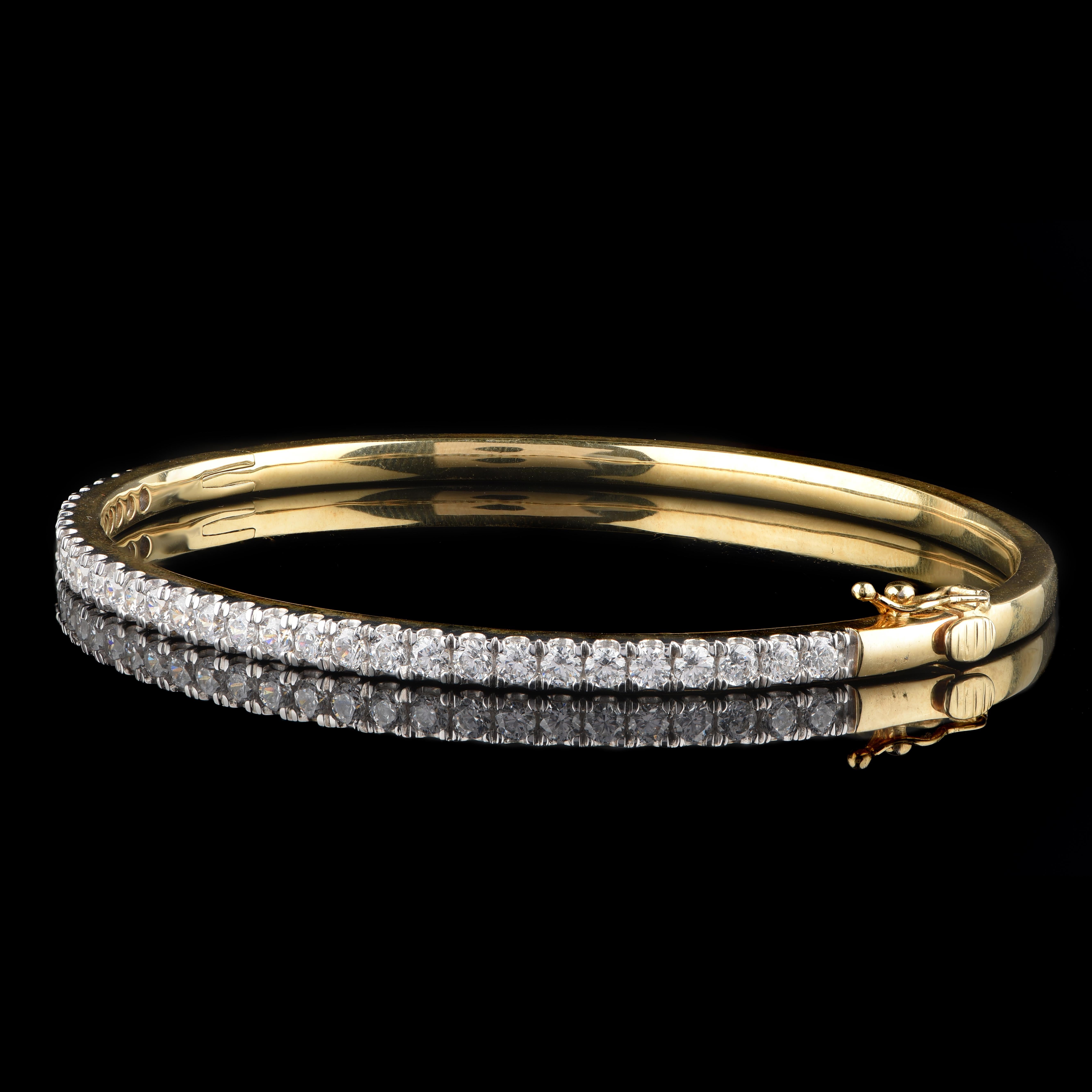 Round Cut TJD 2.00 Carat Diamond 18 Karat Yellow Gold Micro Pave Setted Classic Bangle For Sale