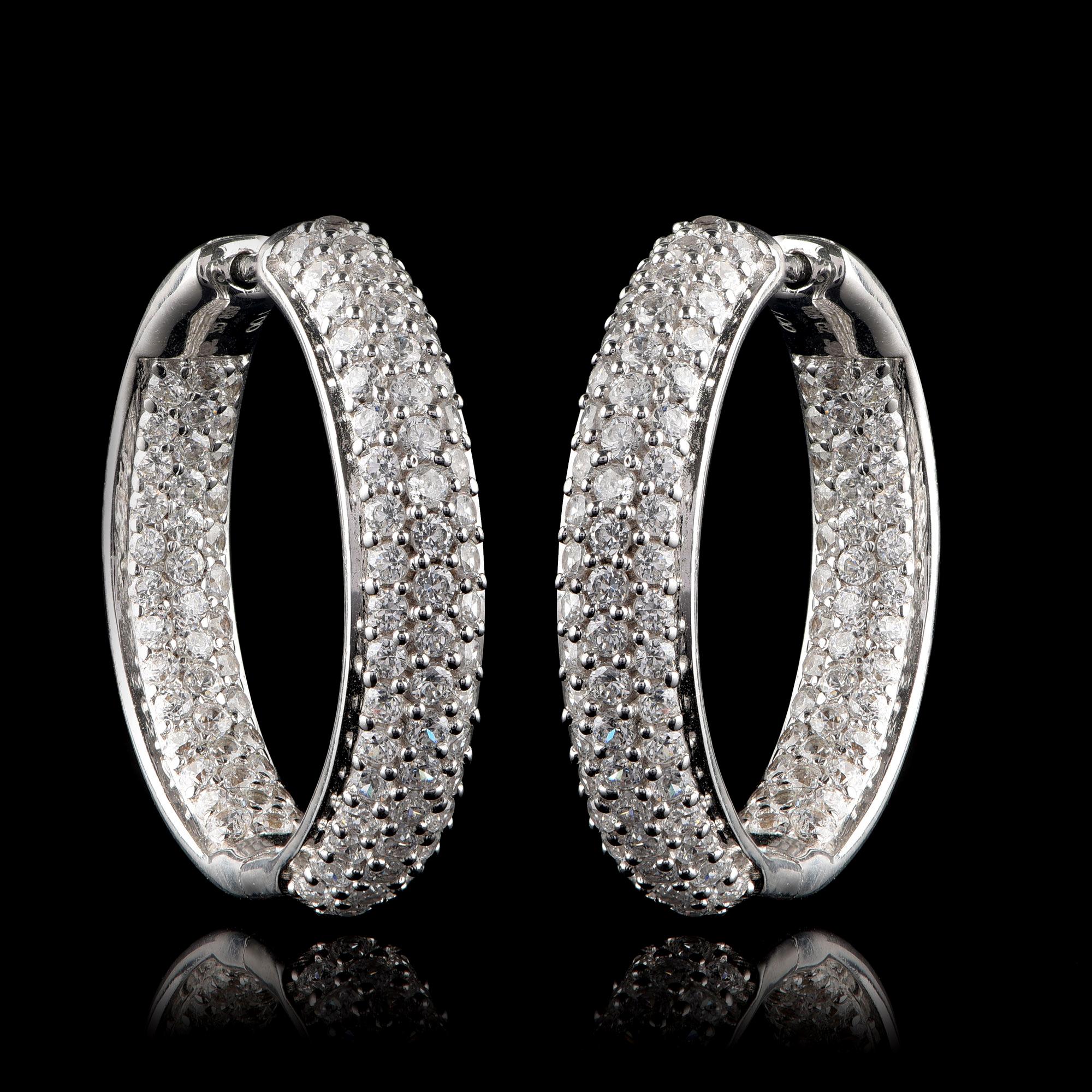 Contemporain TJD Boucles d'oreilles en or blanc 18 carats avec trois rangées de diamants de 2,00 carats à l'intérieur et à l'extérieur en vente