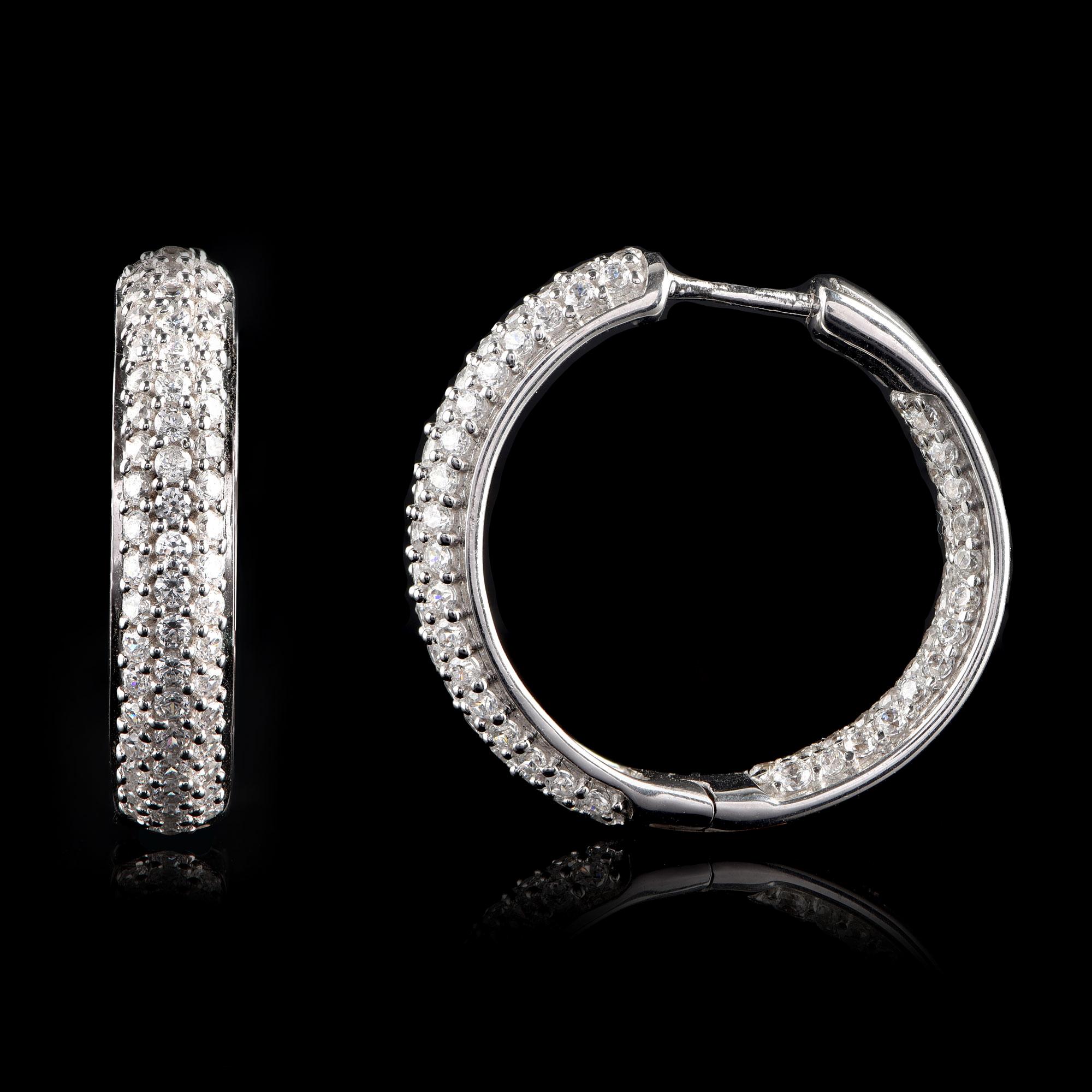 Taille ronde TJD Boucles d'oreilles en or blanc 18 carats avec trois rangées de diamants de 2,00 carats à l'intérieur et à l'extérieur en vente