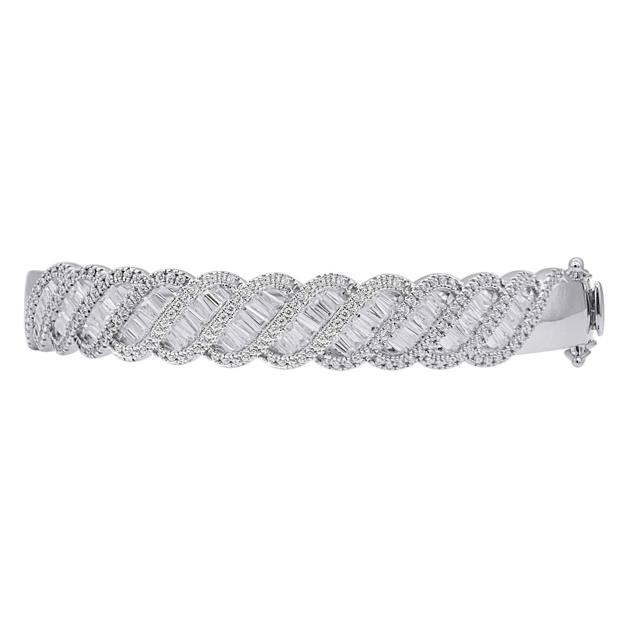 TJD 2,50 Karat Baguette-Diamant-Armreif aus 18 KT Weißgold mit Baguette-Diamant (Zeitgenössisch) im Angebot