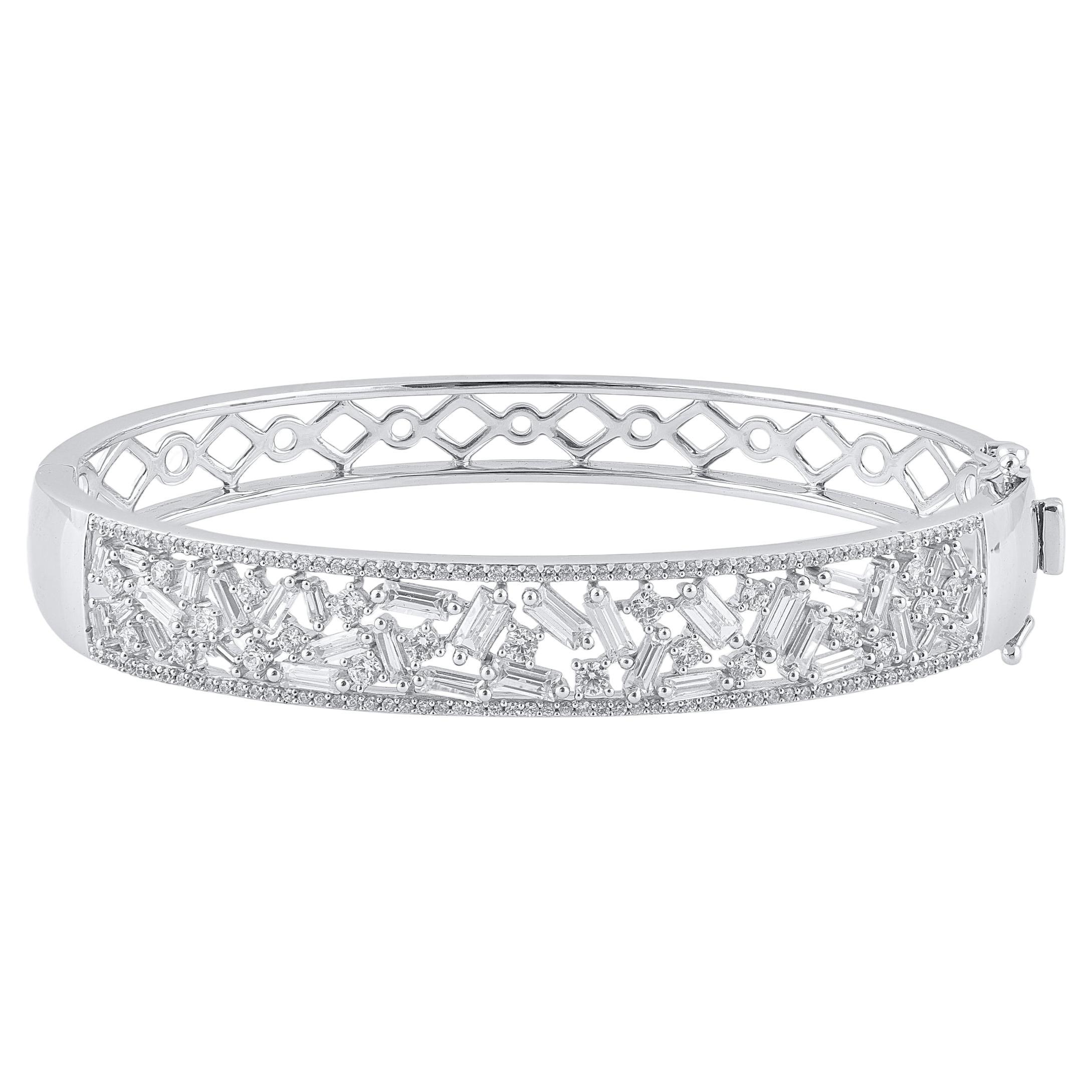 Bracelet jonc en or blanc 14 carats avec diamants taille baguette ronde de 2,50 carats TJD