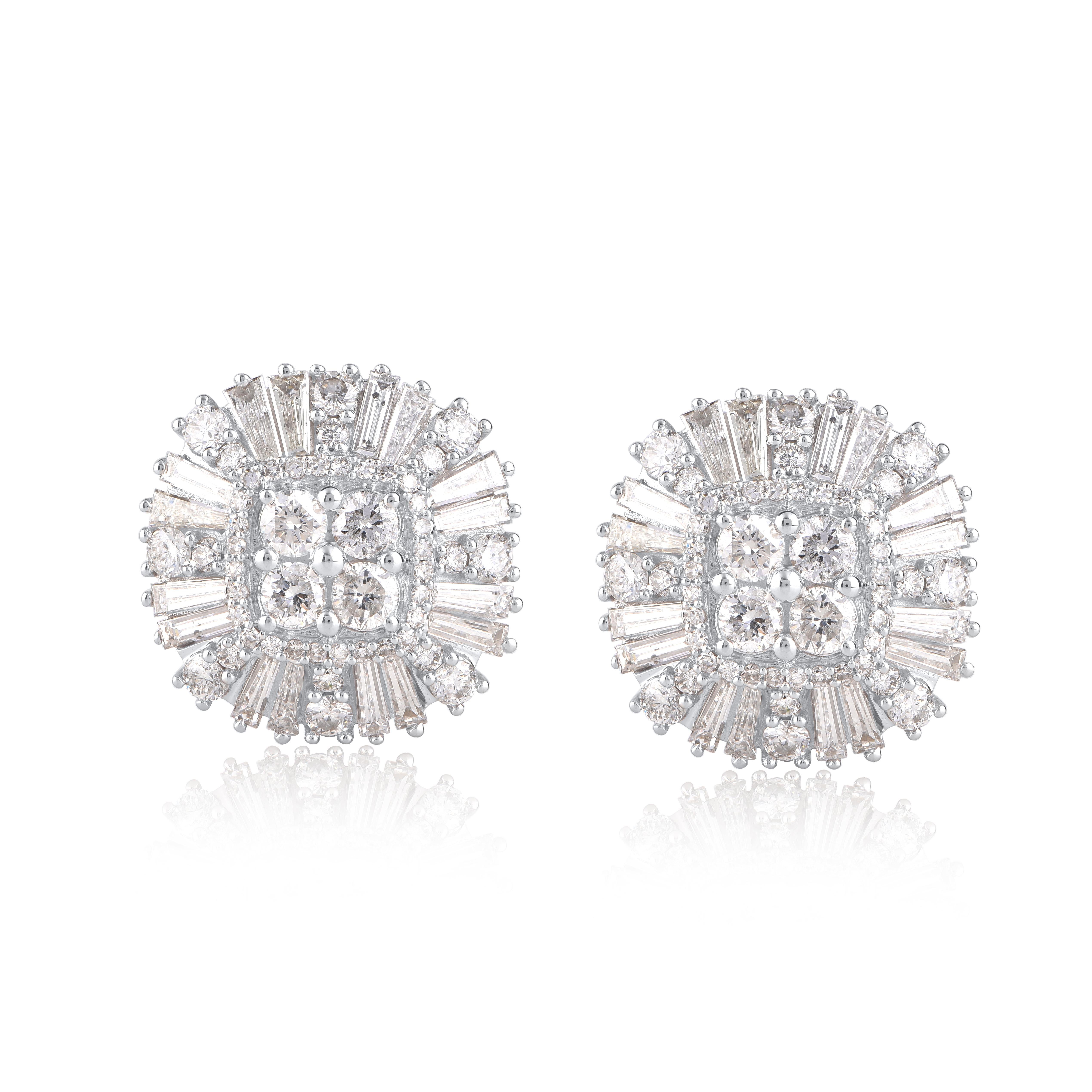 Taglio baguette TJD Orecchini con diamante rotondo e baguette in oro bianco 14K a forma di cuscino da 3 CT in vendita