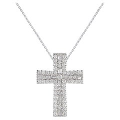 Pendentif croix en or blanc 14 carats avec diamants naturels ronds et baguettes de 3,0 carats TJD