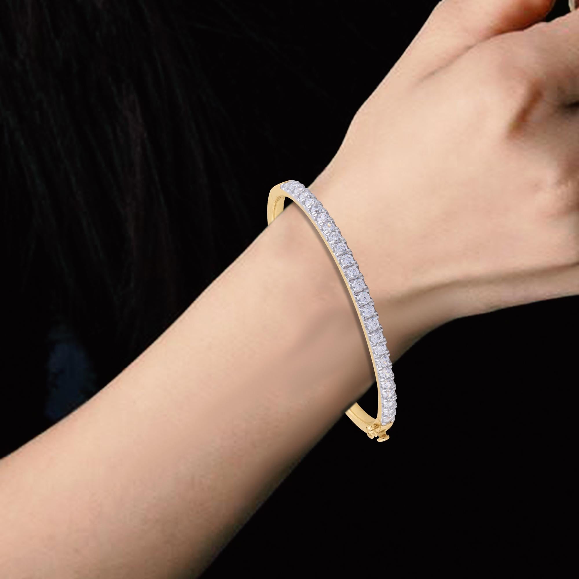 Art Deco TJD 3.0 Carat Natural Round  Diamond 18 Karat Yellow Gold Classic Hinged Bangle For Sale