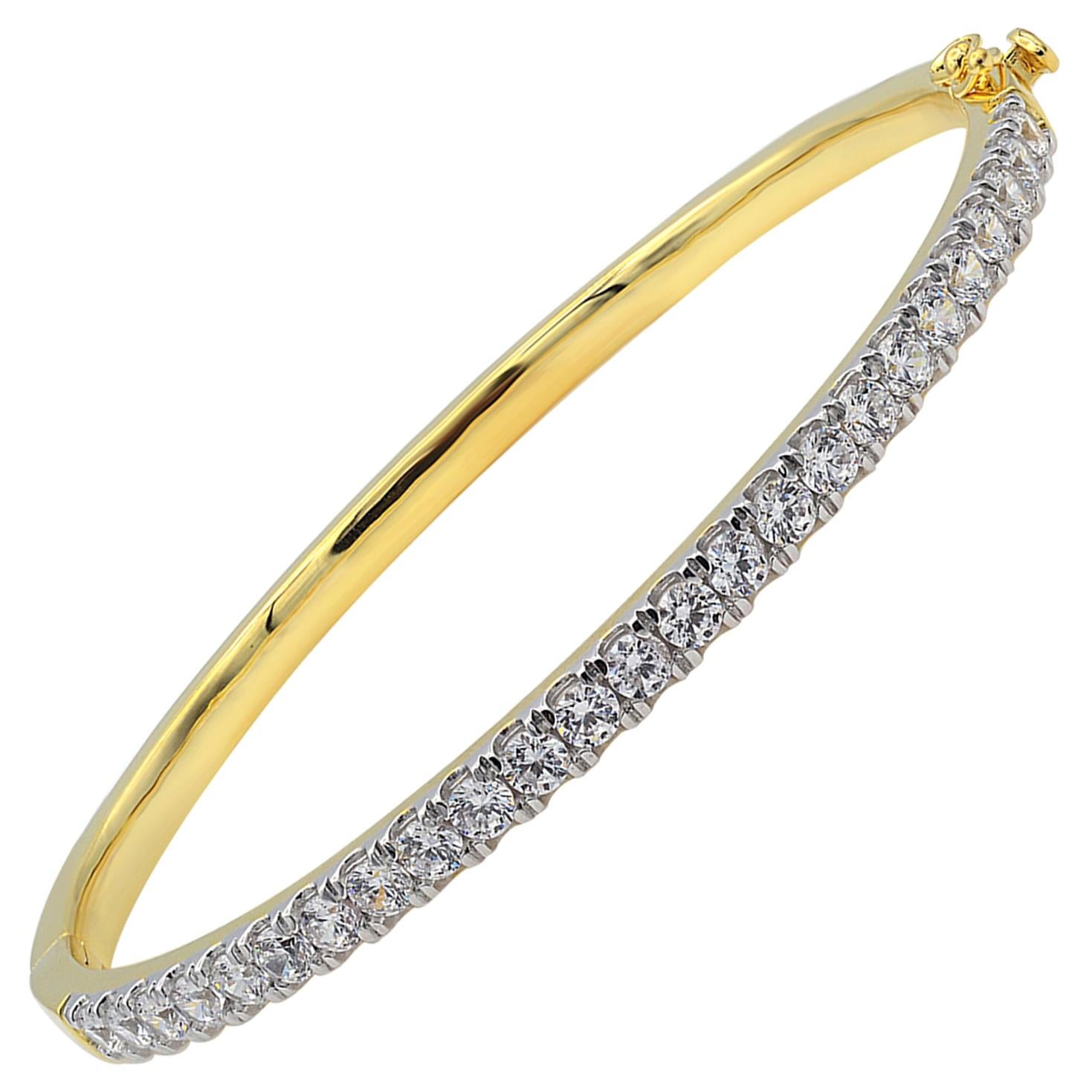 TJD 3.0 Carat Natural Round  Diamond 18 Karat Yellow Gold Classic Hinged Bangle For Sale