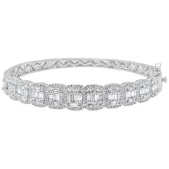 TJD Bracelet de forme coussin en or blanc 14 K, diamants ronds et baguettes de 3,0 carats