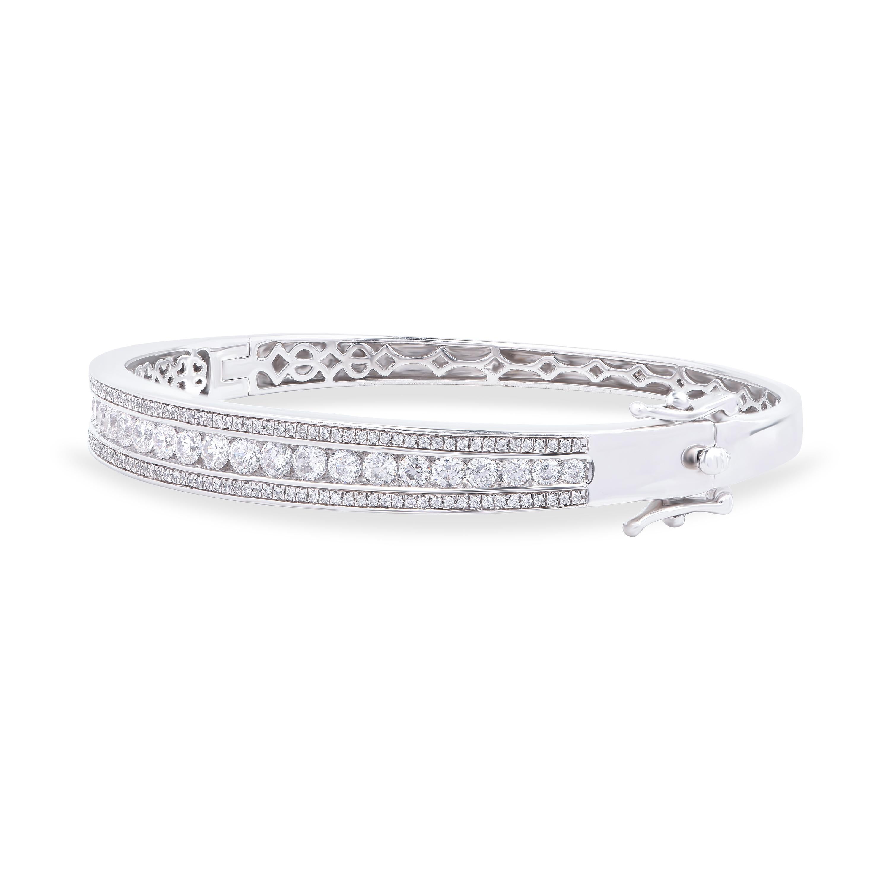 Round Cut TJD 3.00 Carat Triple Row Natural Diamond 18 Karat White Gold Hinged Bangle For Sale