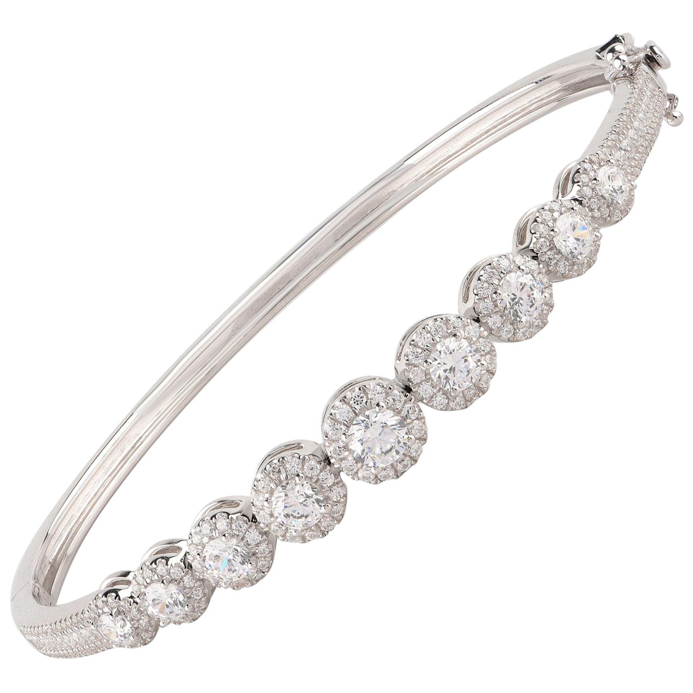 Bracelet jonc de créateur en or blanc 18 carats avec halo de diamants gradués de 3,00 carats TJD