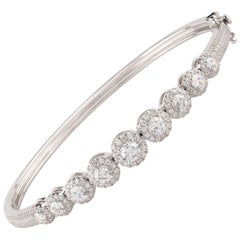 Bracelet jonc de créateur en or blanc 18 carats avec halo de diamants gradués de 3,00 carats TJD