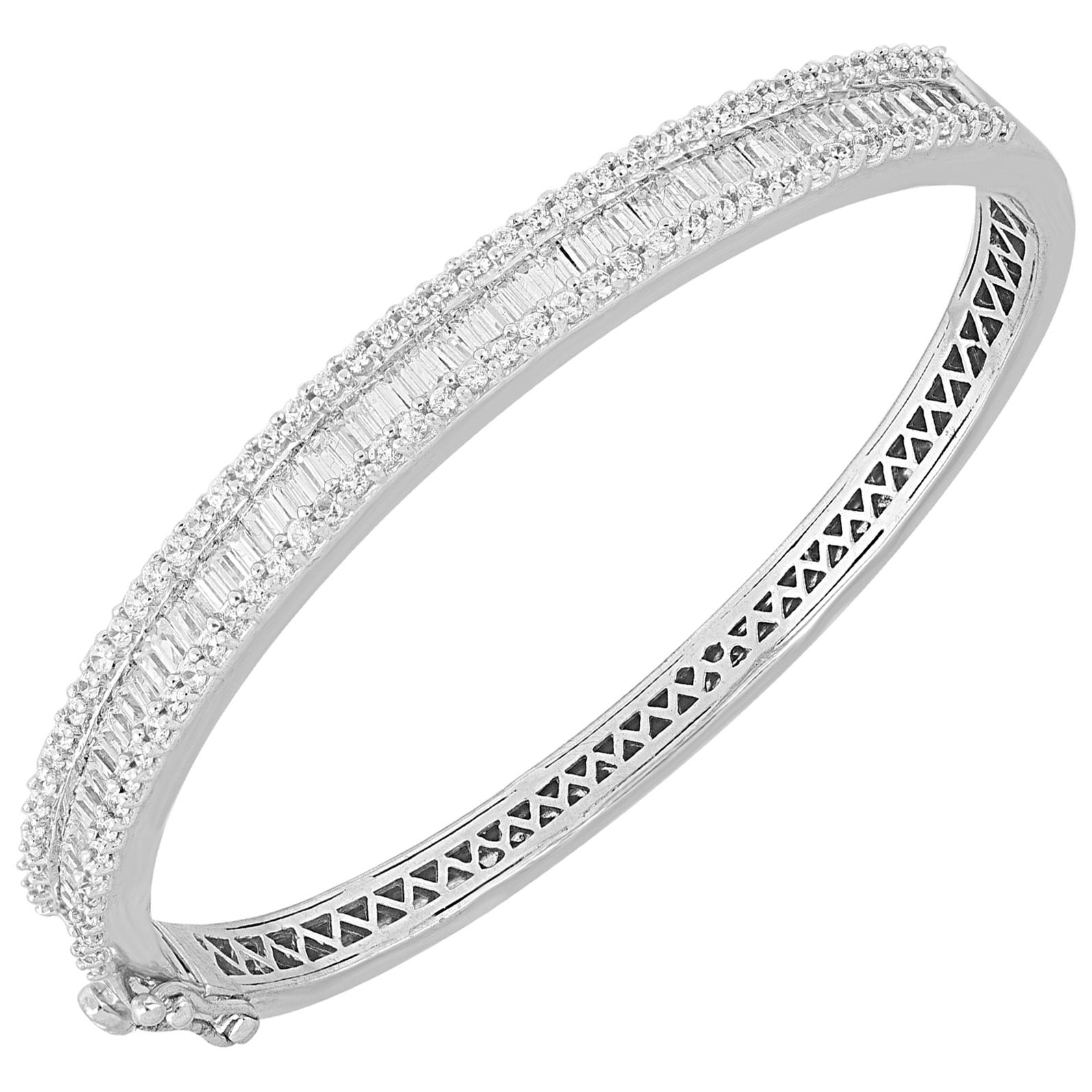 Bracelet jonc de créateur en or blanc 18 carats avec diamants ronds et baguettes de 3,00 carats TJD