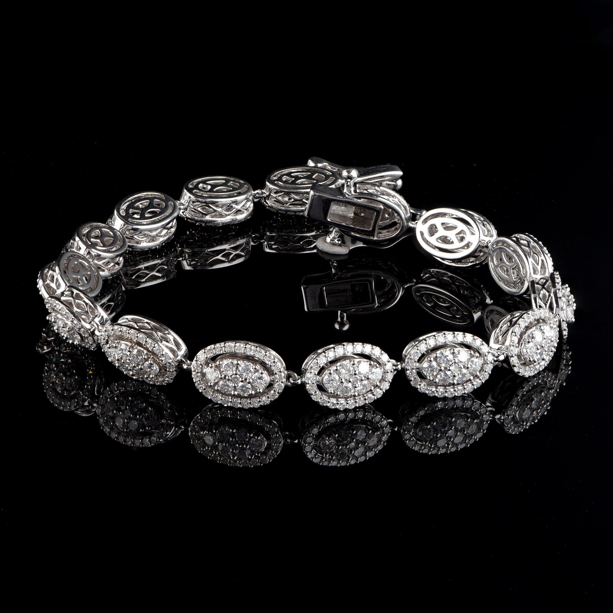 Contemporain Bracelet scintillant de forme ovale en or blanc 14 carats avec diamants de 4,0 carats TJD en vente